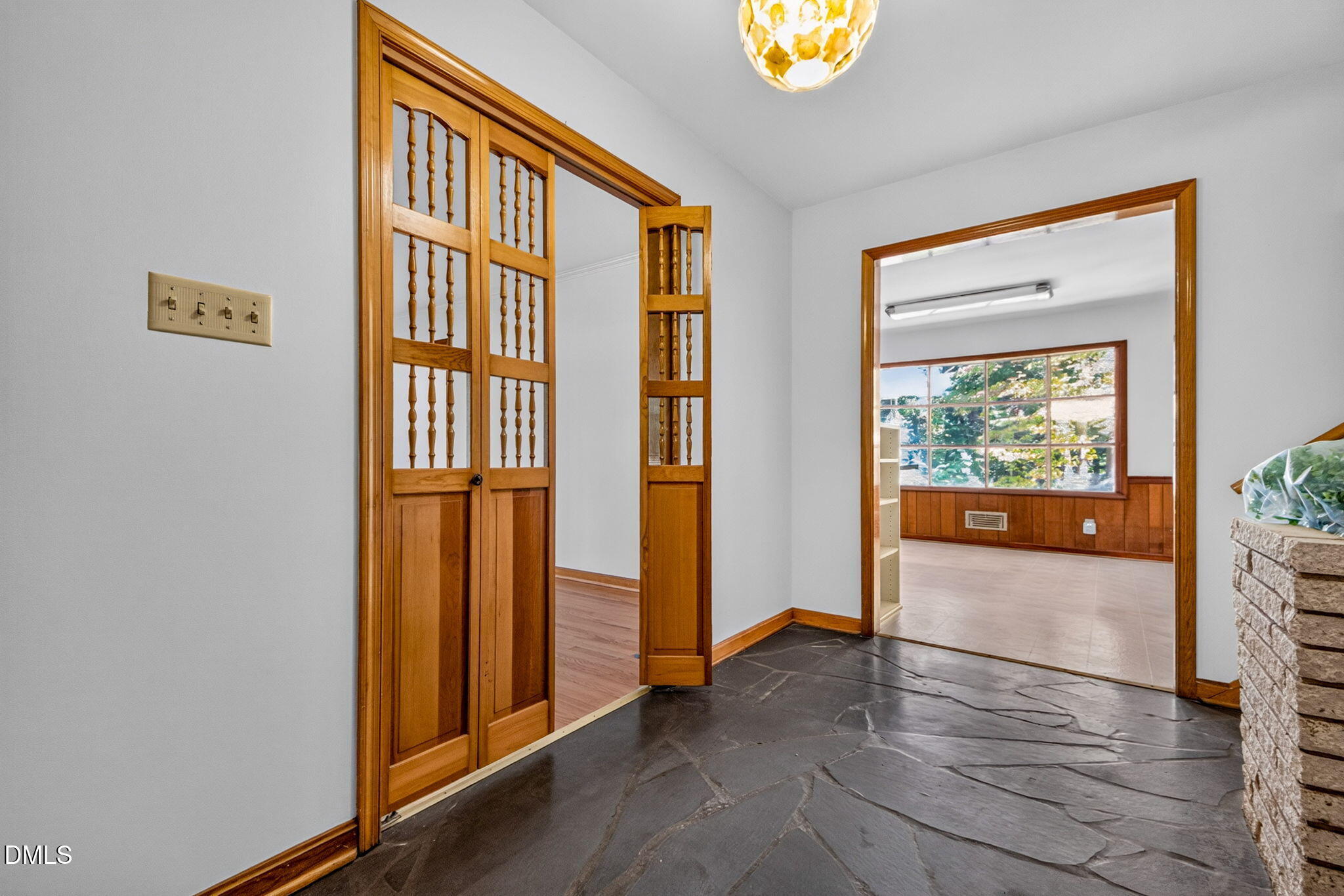 1107 Warren Avenue Property Photo 9