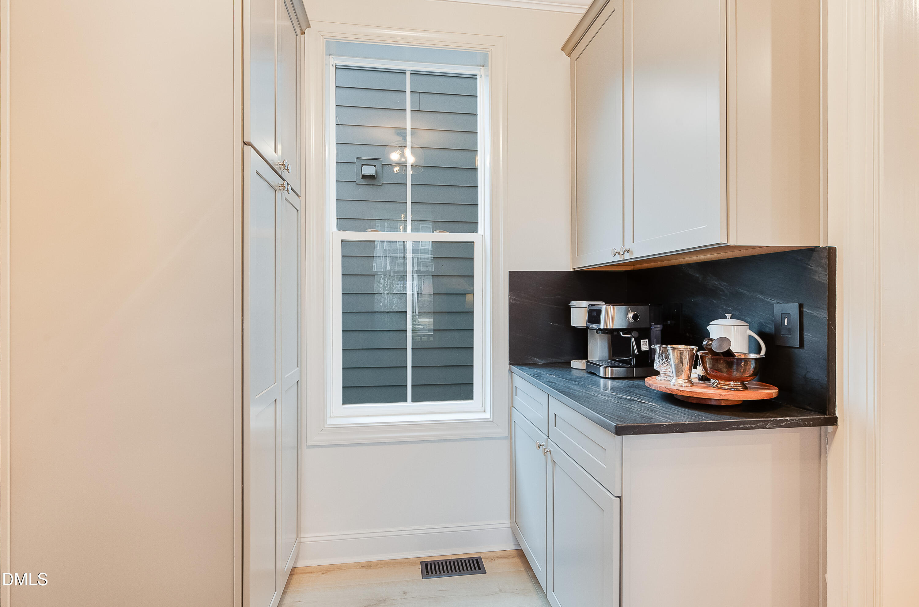 220 Wendover Parkway Property Photo 13