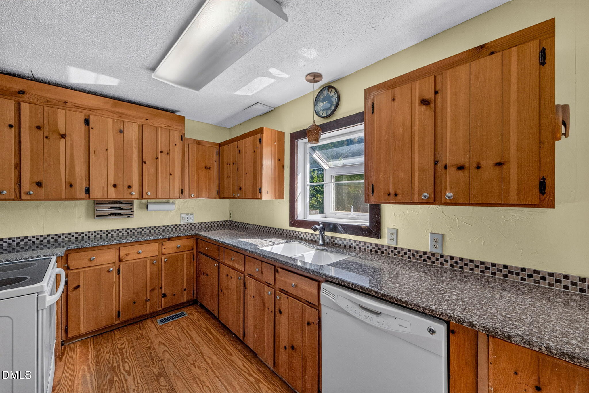 1712 Cranston Road Property Photo 11