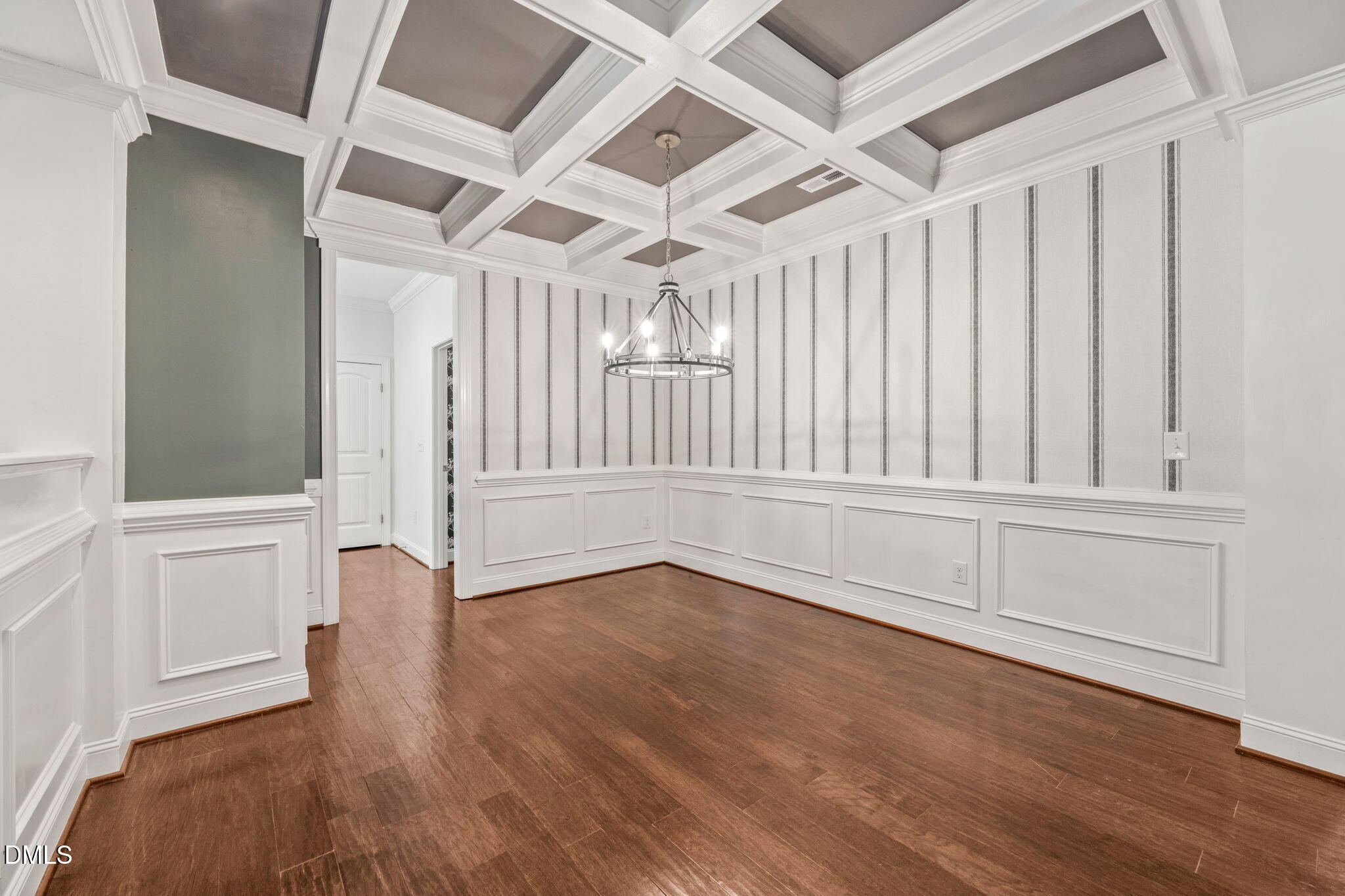 26 Ventasso Drive Property Photo 8