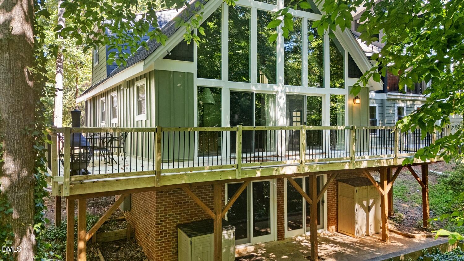 1009 Collins Drive Property Photo 3