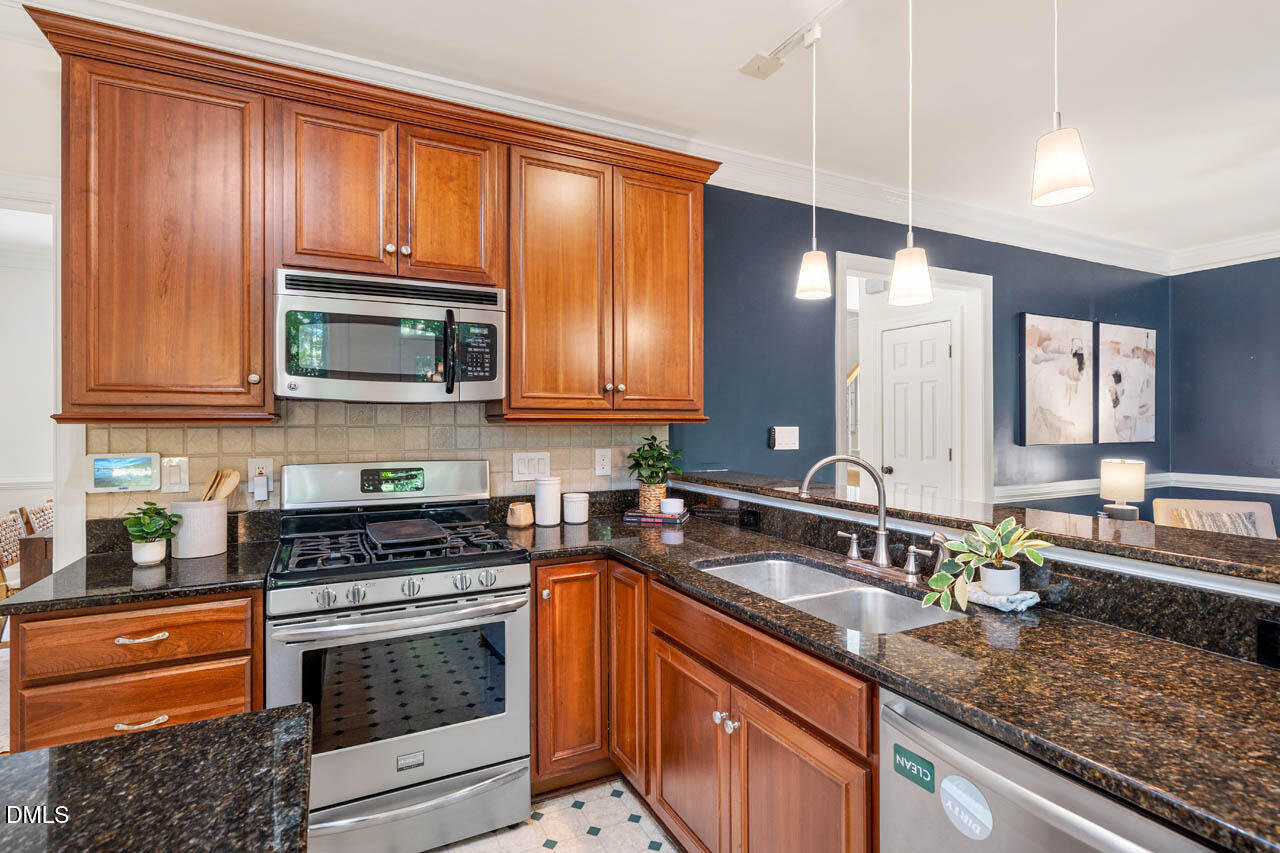 202 Cobble Ridge Drive Property Photo 15