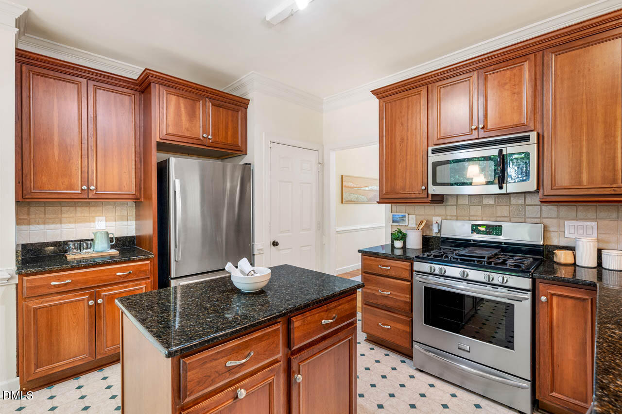 202 Cobble Ridge Drive Property Photo 16