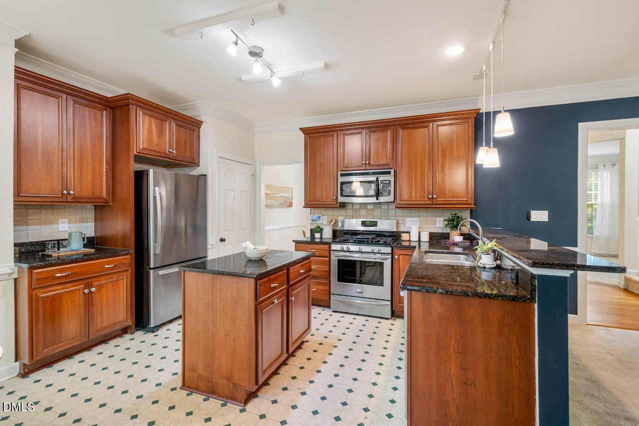 202 Cobble Ridge Drive Property Photo 18