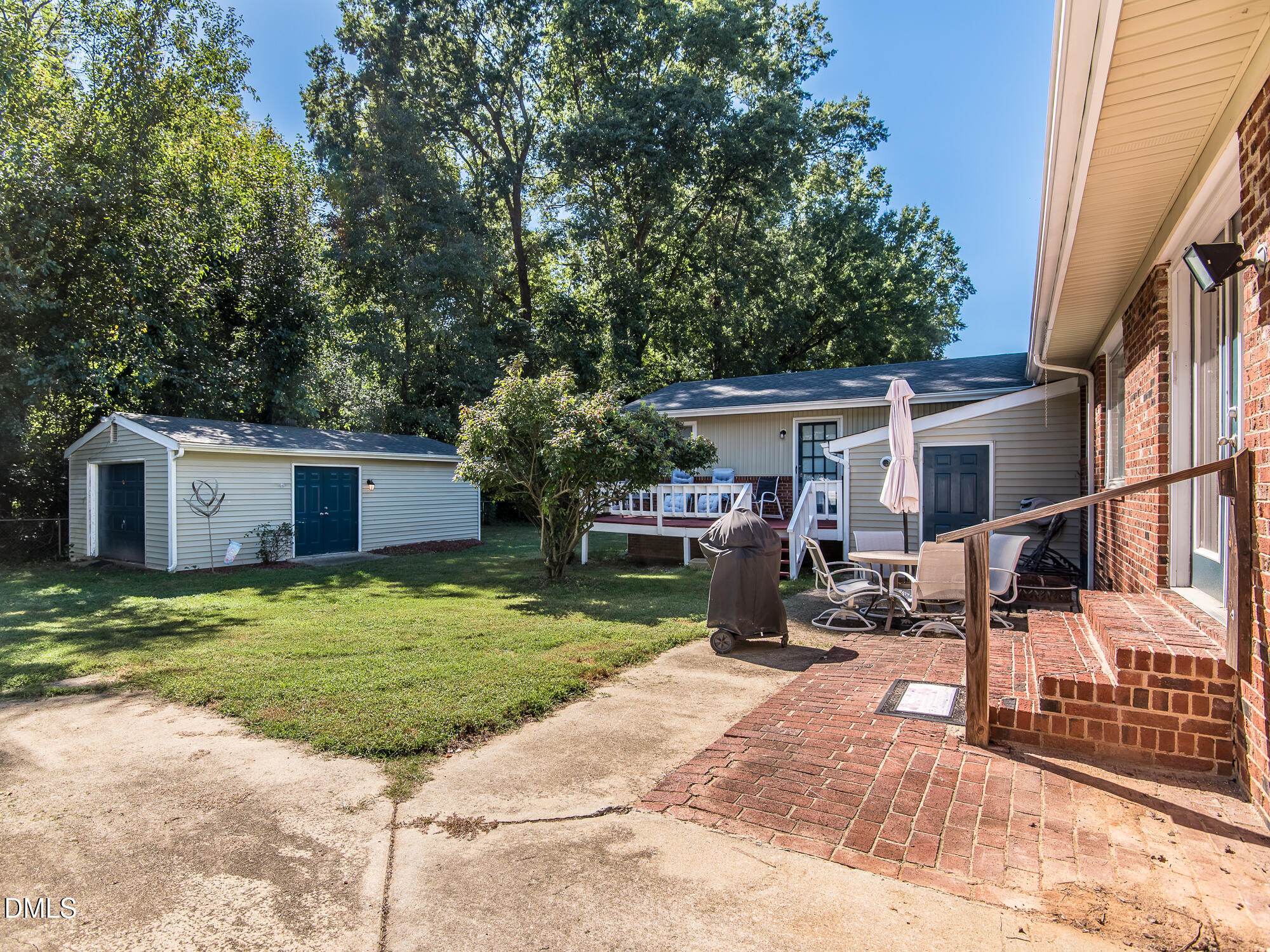 705 Lakeside Drive Property Photo 3