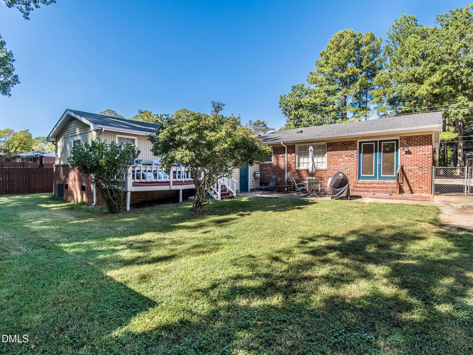 705 Lakeside Drive Property Photo 4