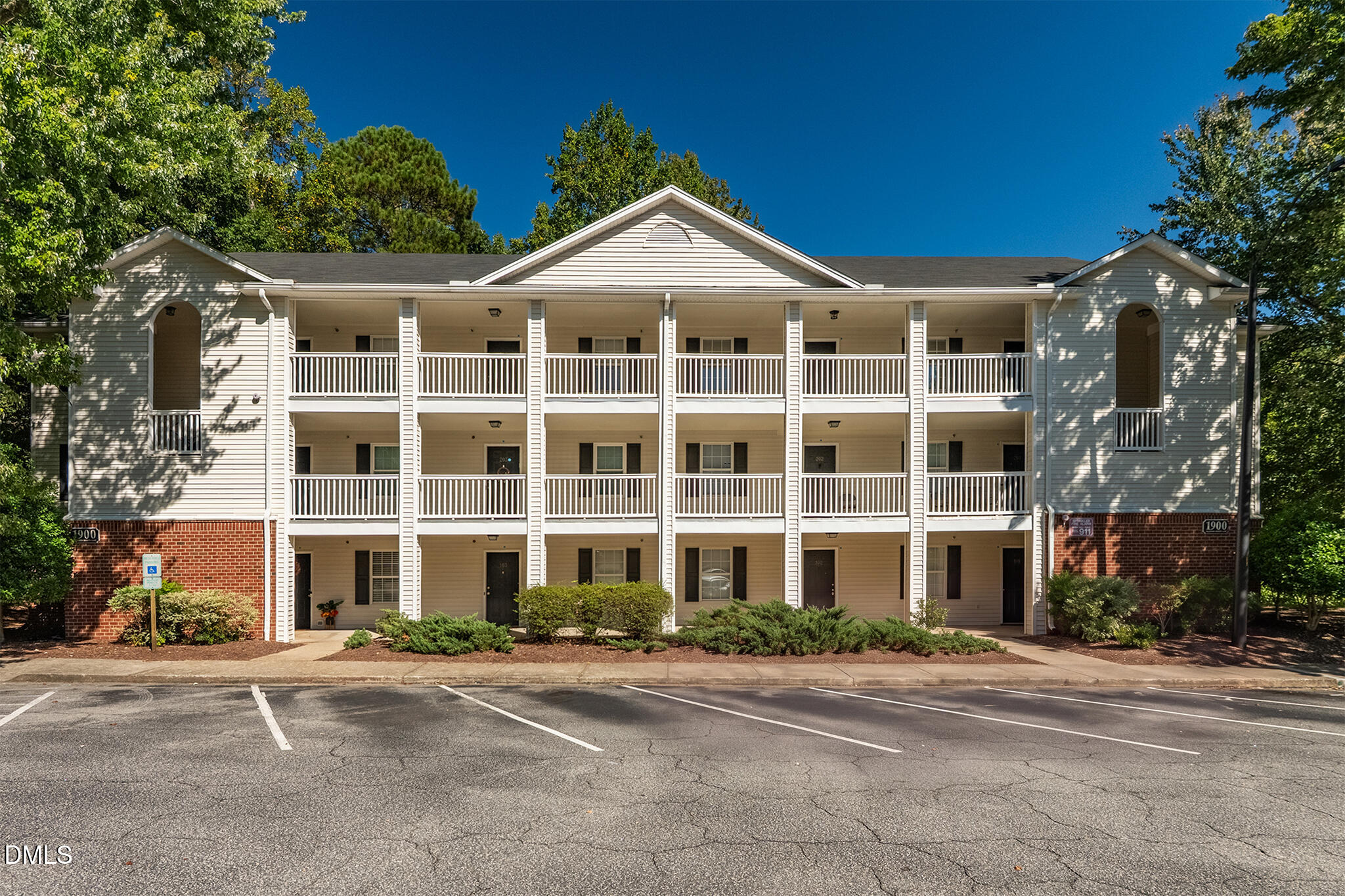 1900 Trailwood Heights Lane 101 Property Photo 1