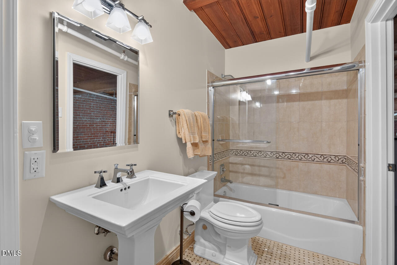 500 N Duke Street Property Photo 32