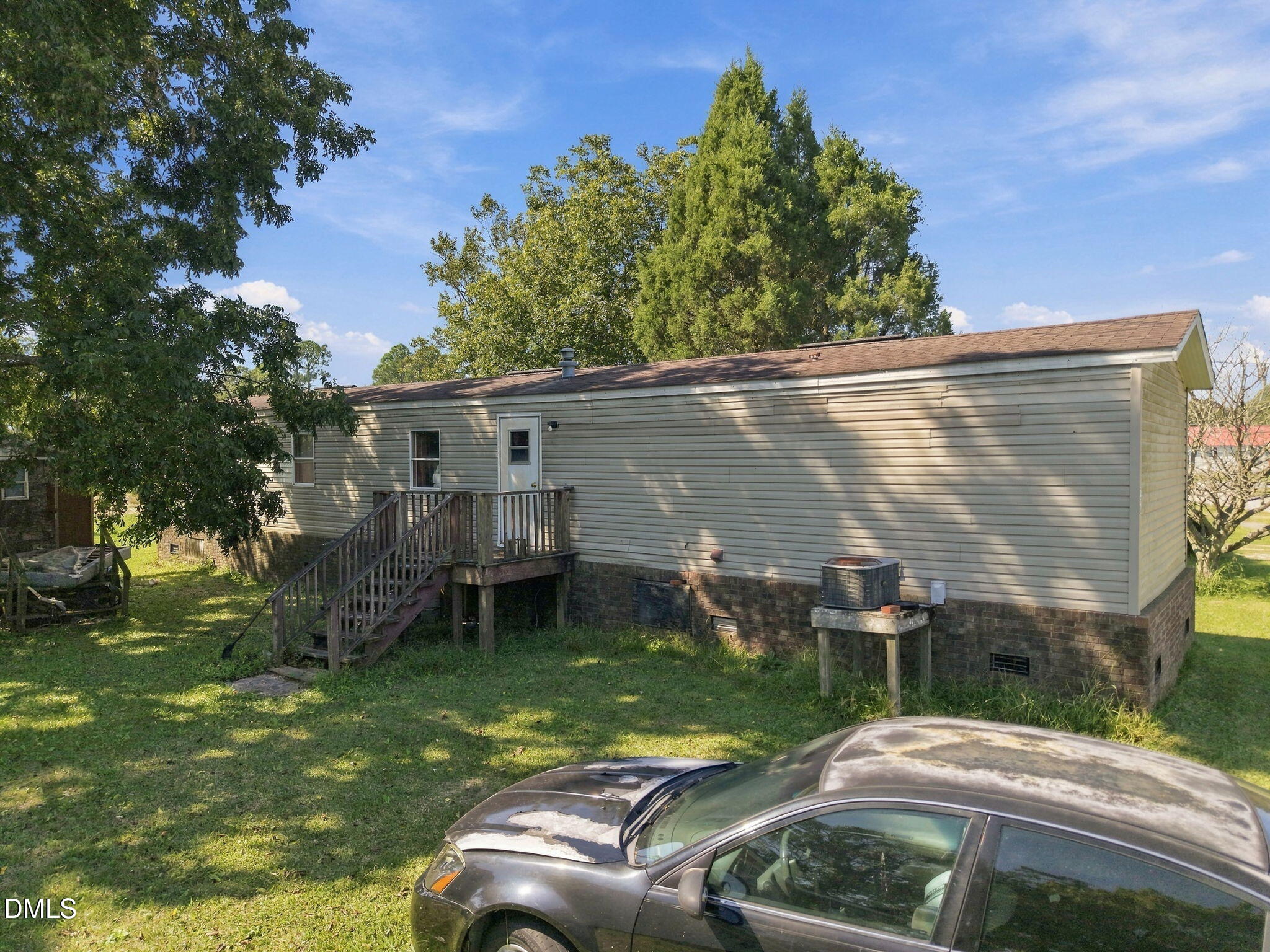 773 W Old County Road Property Photo 3