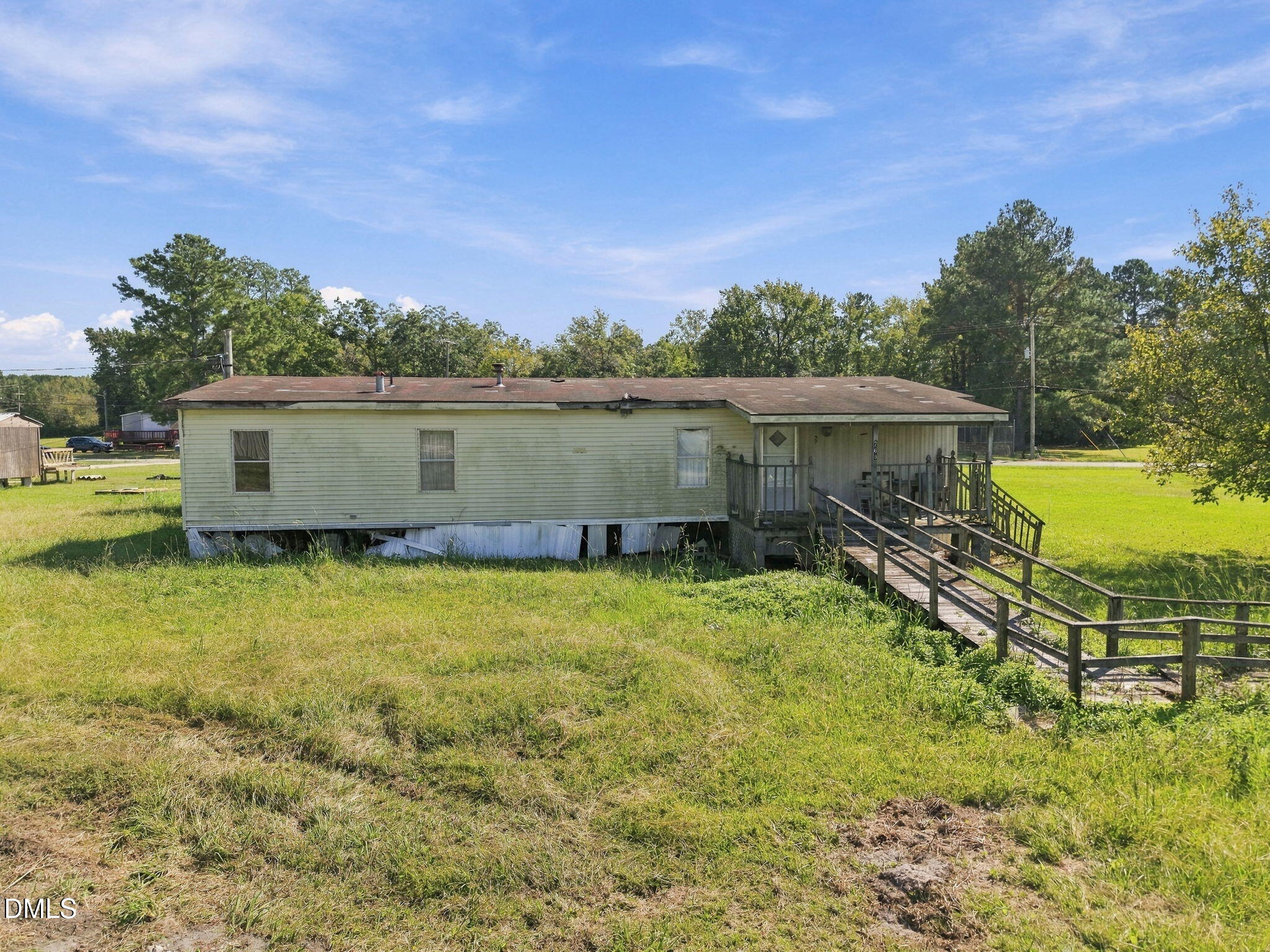 773 W Old County Road Property Photo 4