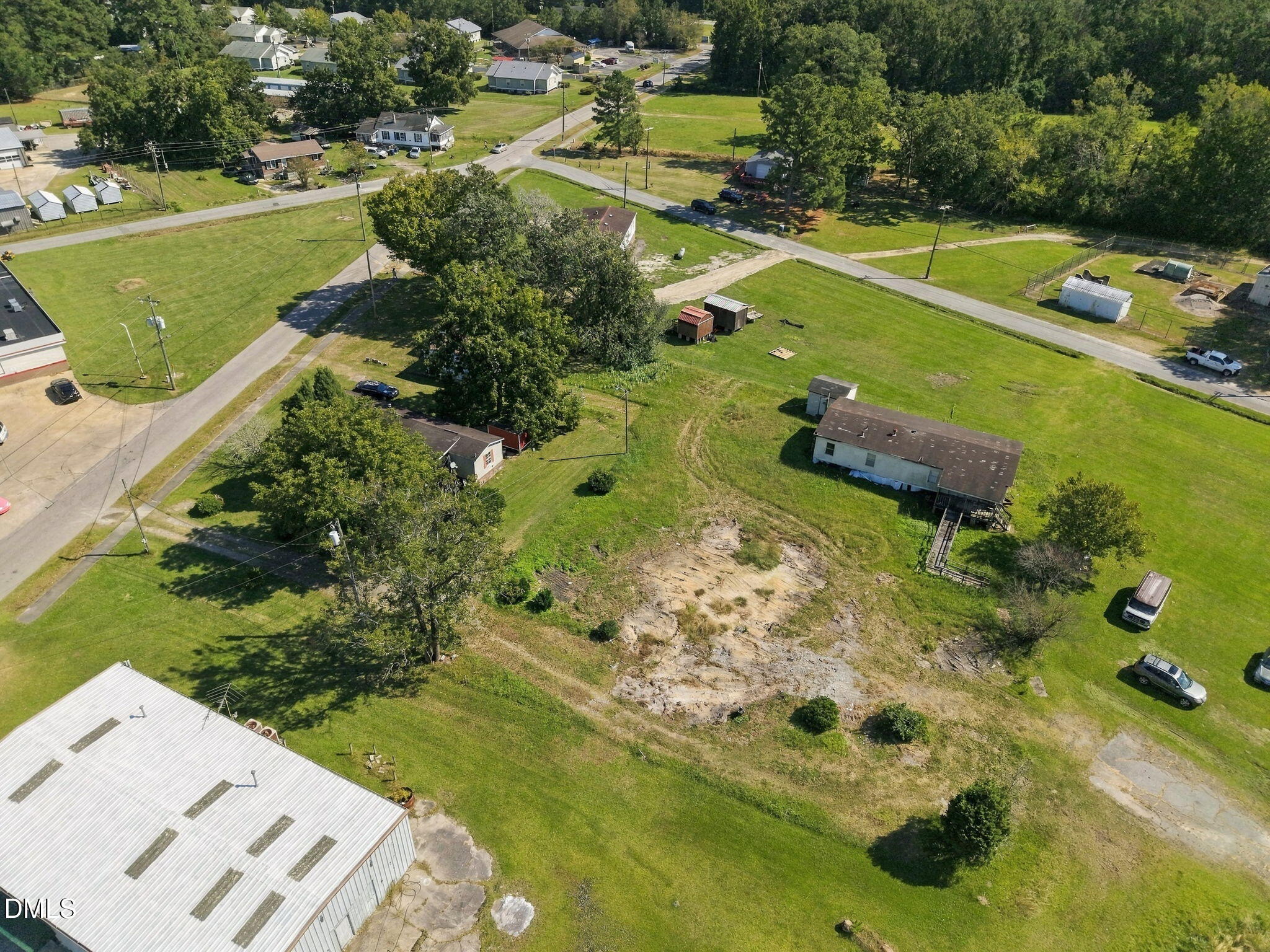 773 W Old County Road Property Photo 9