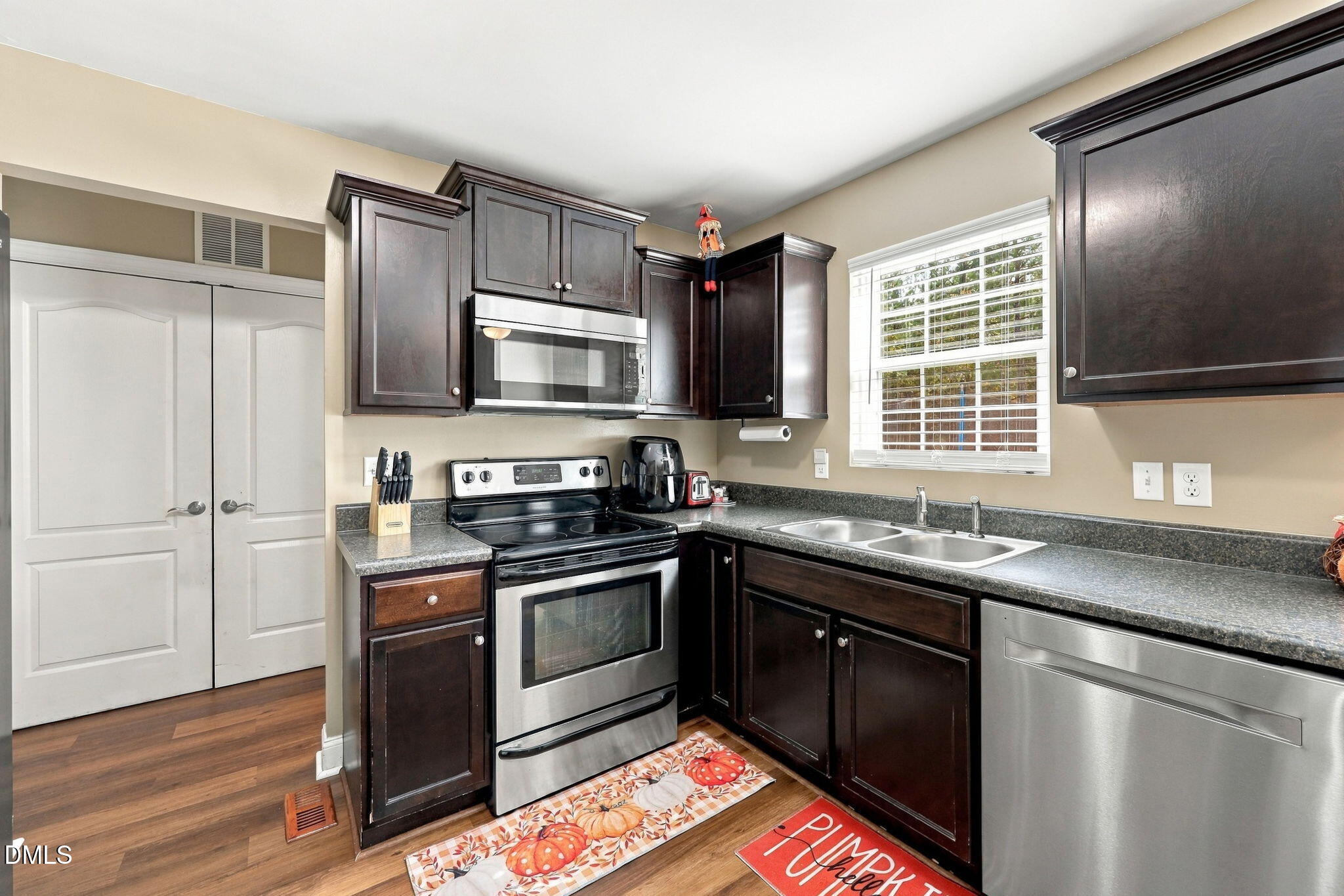 188 Gunner Court Property Photo 12