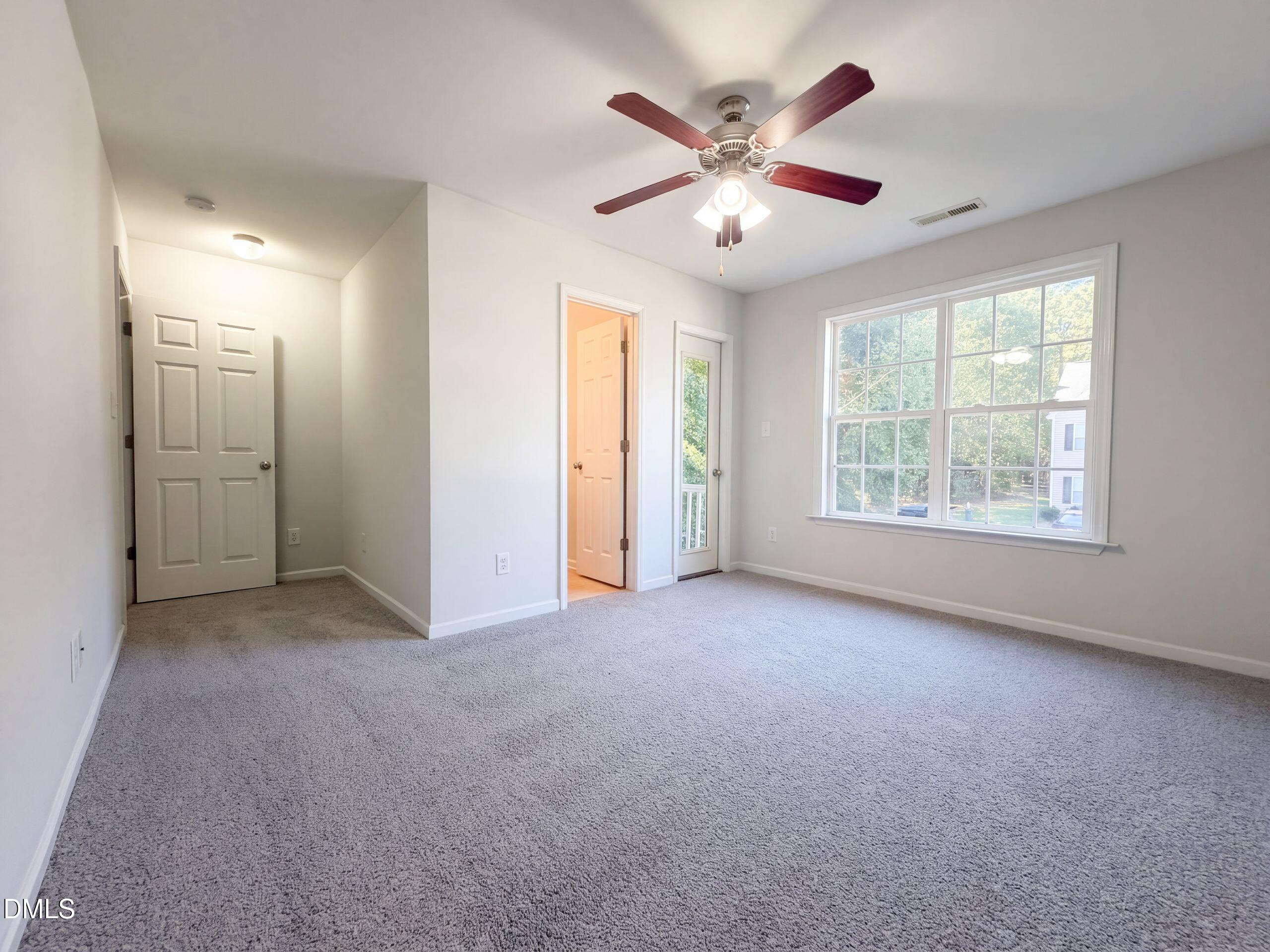 123 Gatwick Court Property Photo 4