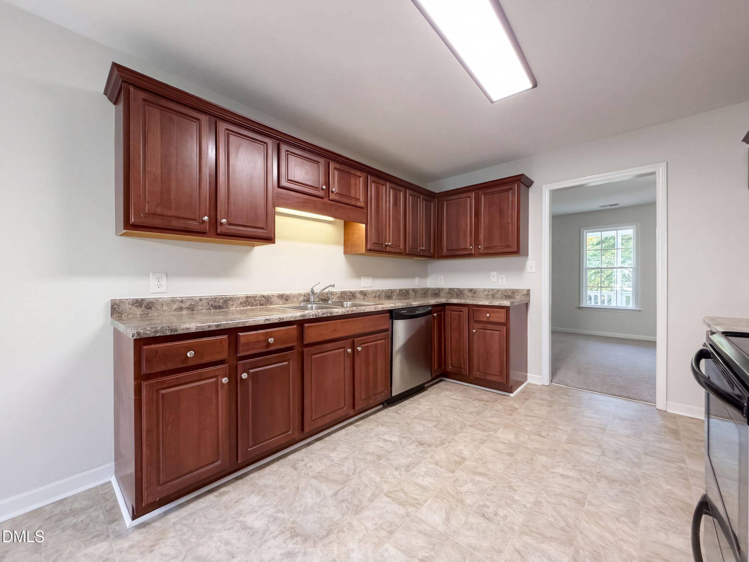 123 Gatwick Court Property Photo 6