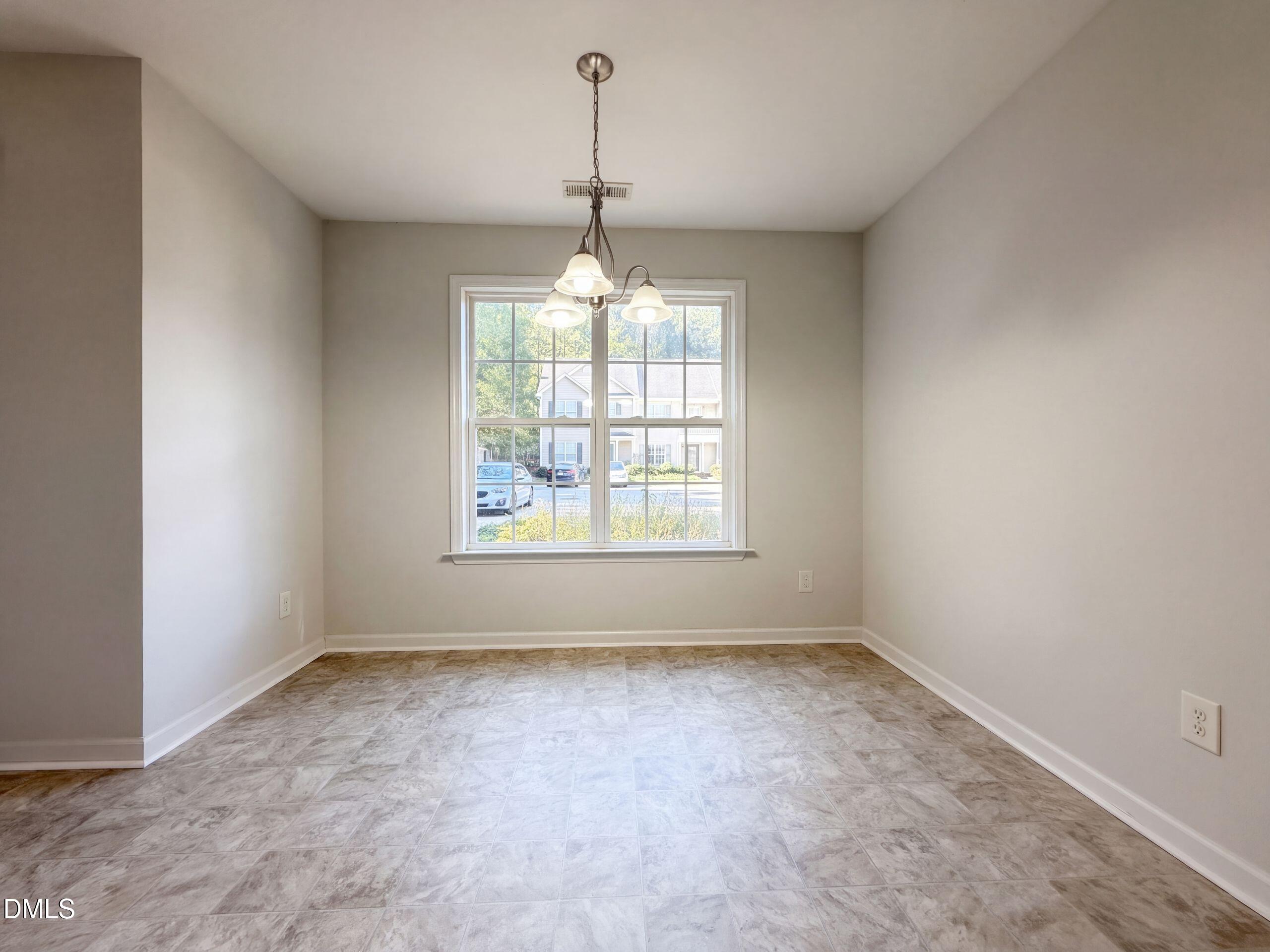 123 Gatwick Court Property Photo 8