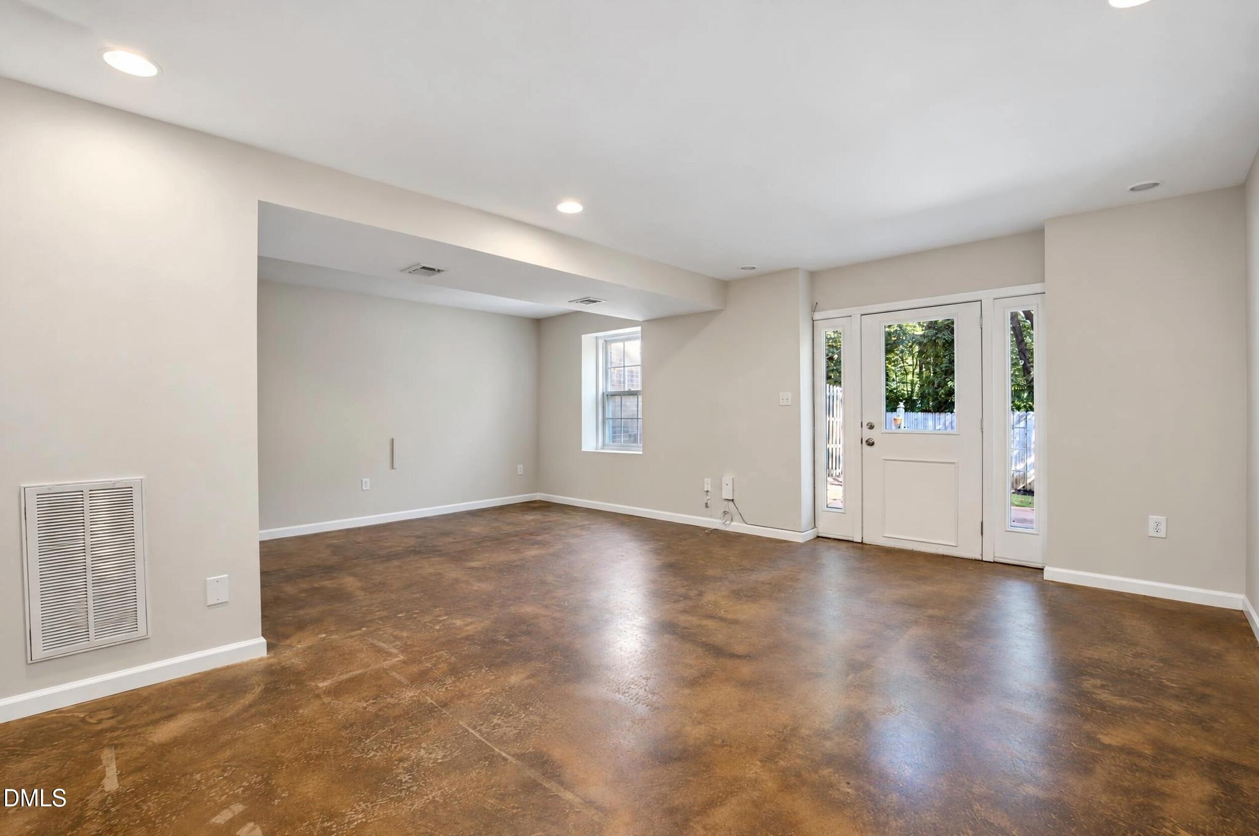 2860 Wycliff Road Property Photo 25
