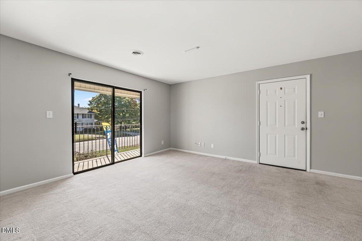 1630 Oxford Road G Property Photo 4