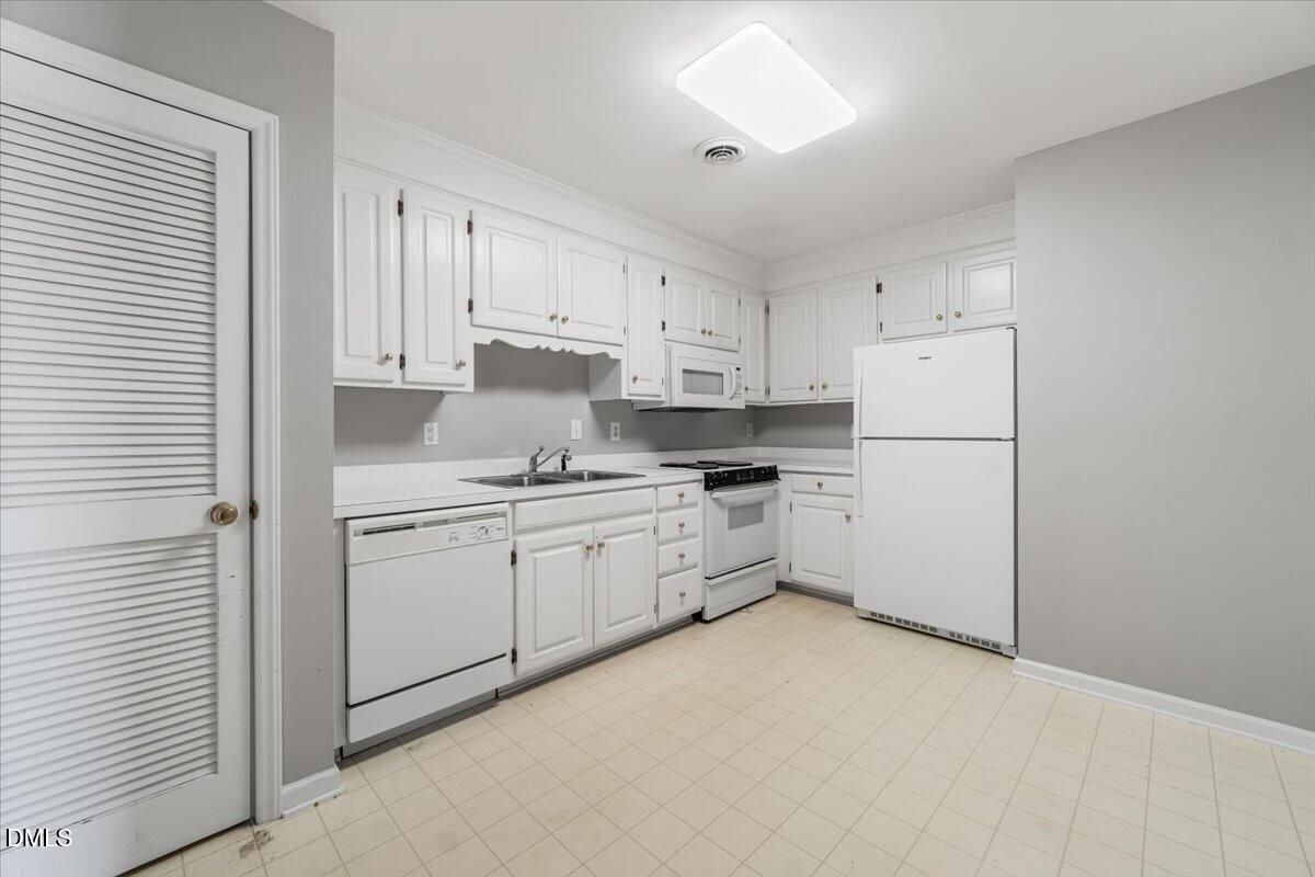 1630 Oxford Road G Property Photo 8