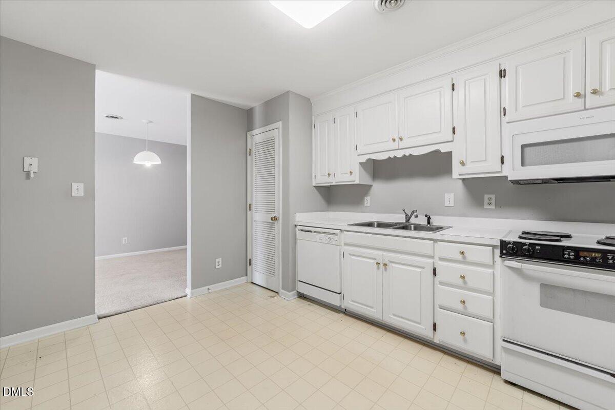 1630 Oxford Road G Property Photo 9