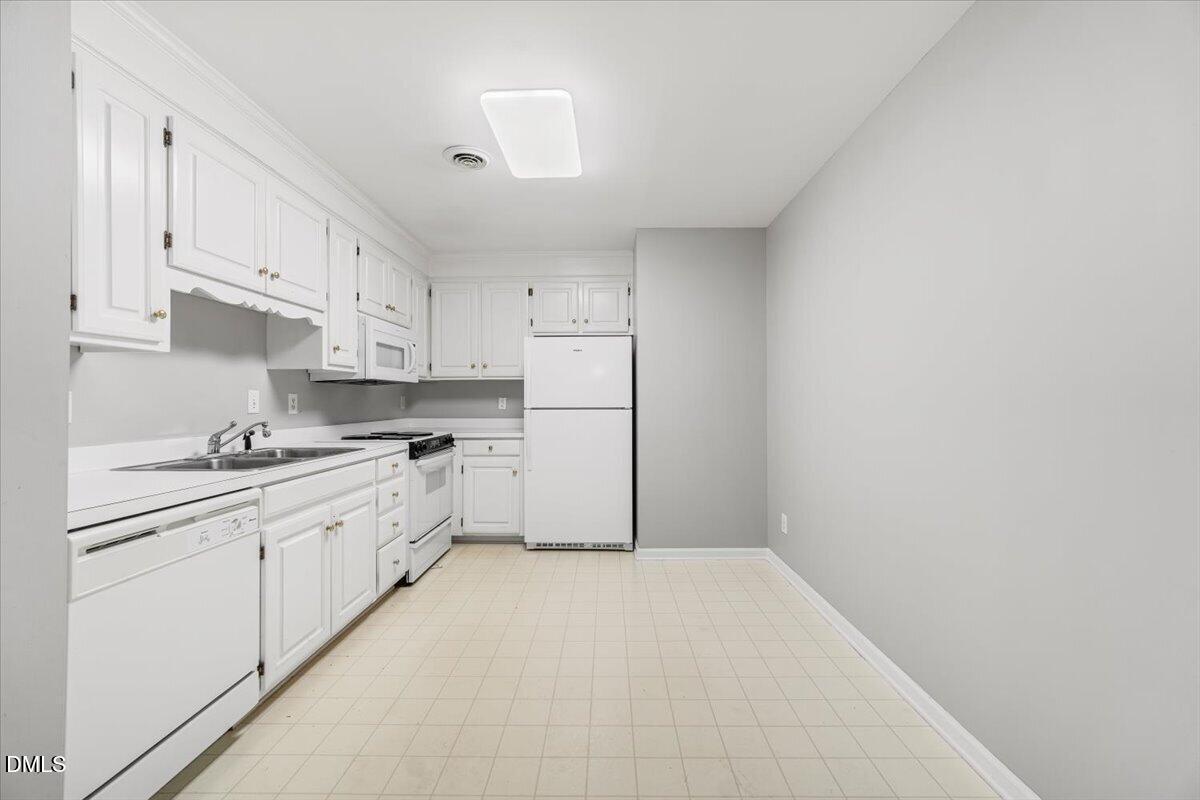 1630 Oxford Road G Property Photo 25