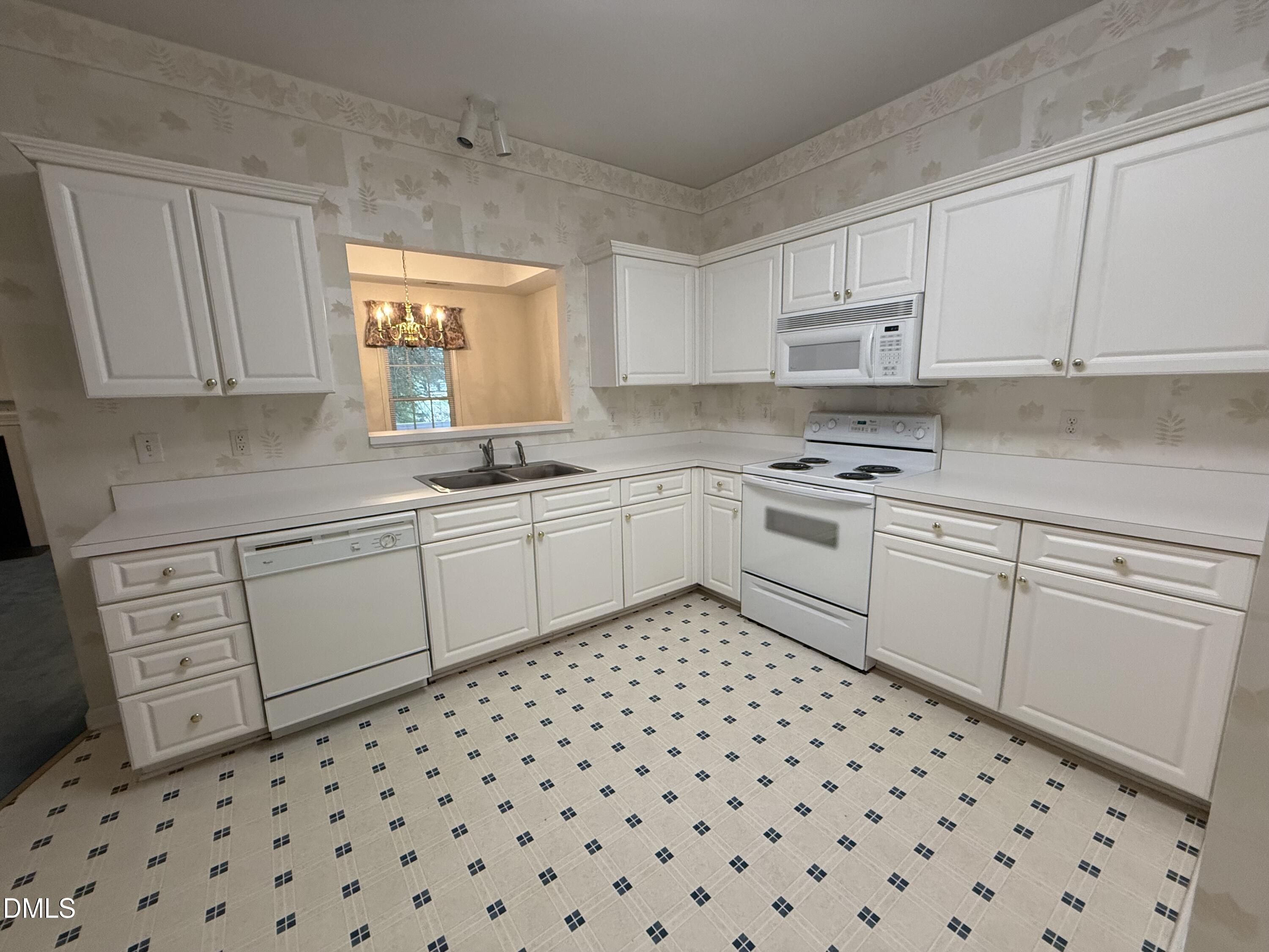 8200 Hempshire Place Property Photo 14