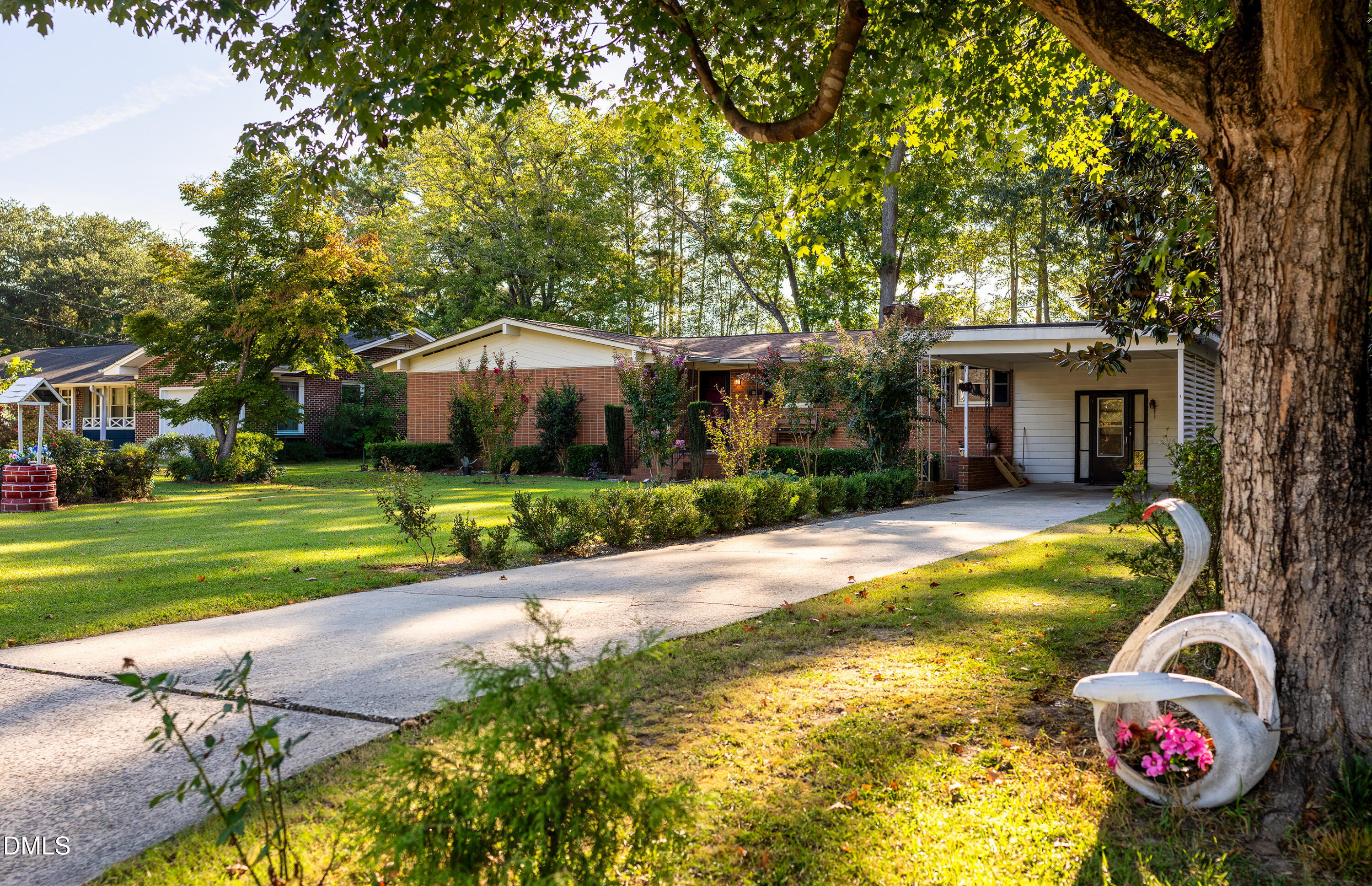 1007 S Crescent Drive Property Photo 1