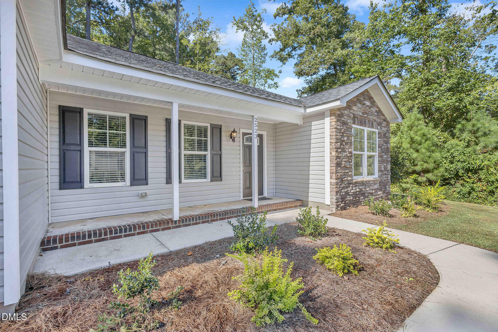 2523 Creek Trail Property Photo 3