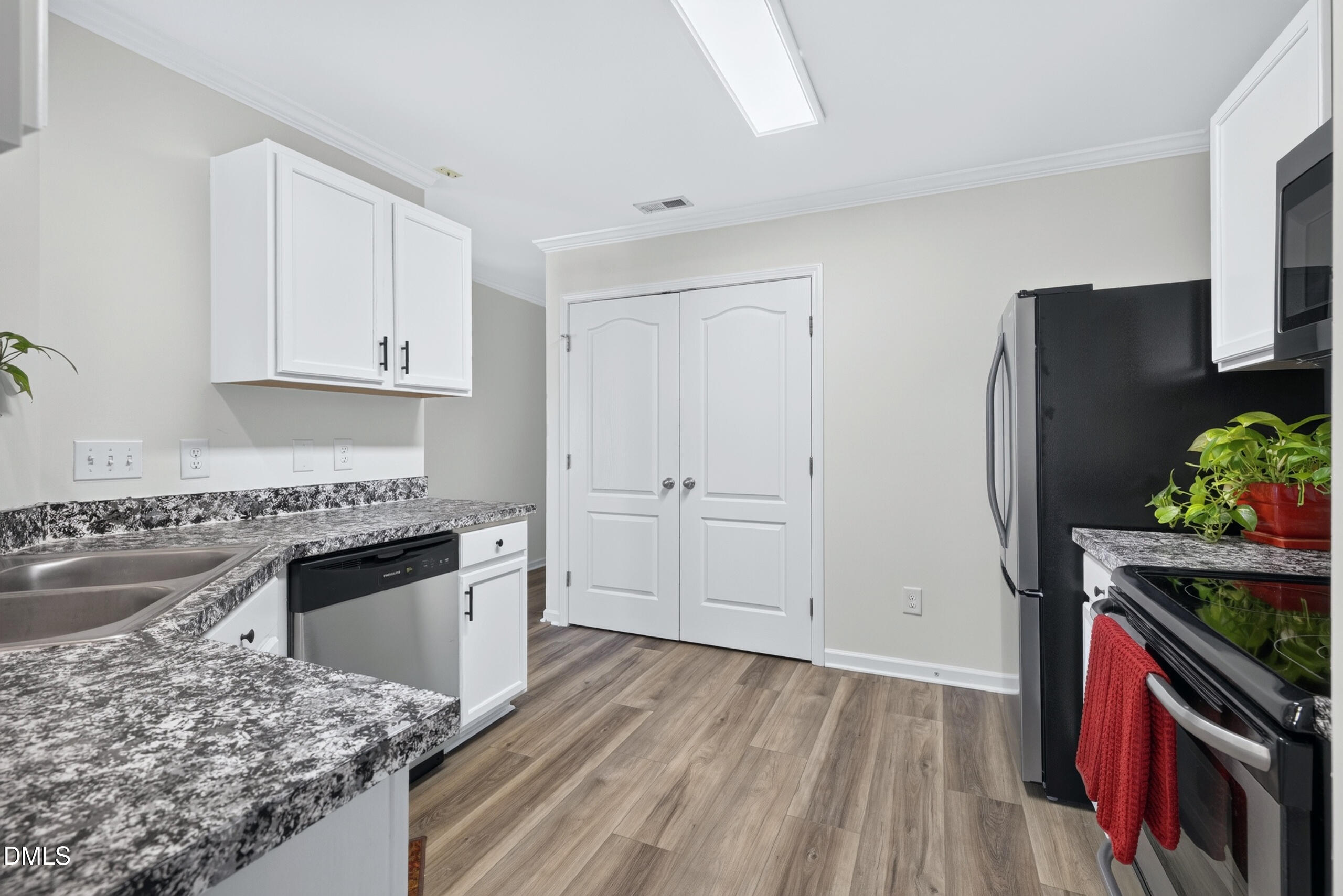 1734 Great Bend Drive Property Photo 18