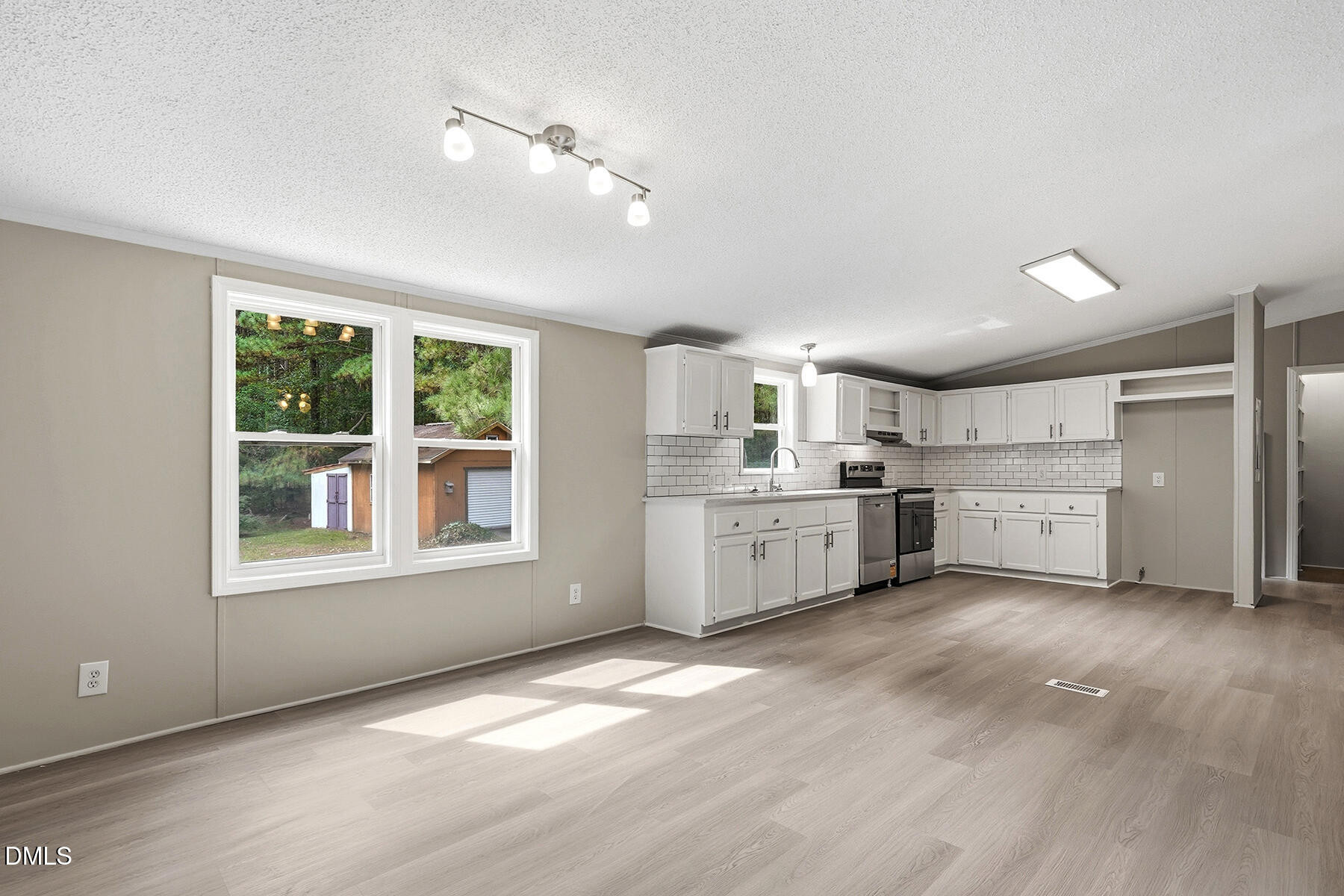 1677 Josephine Road Property Photo 8