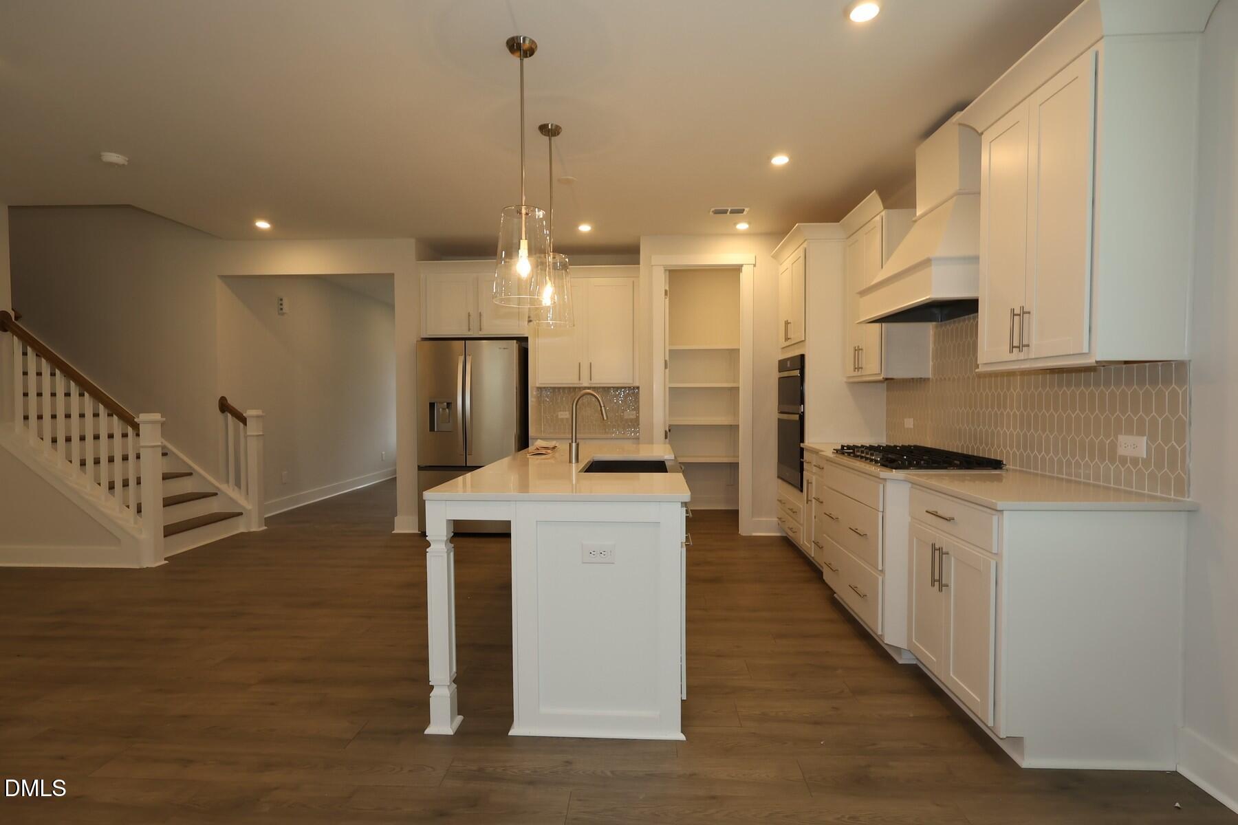 624 Blackwood Court Property Photo 2