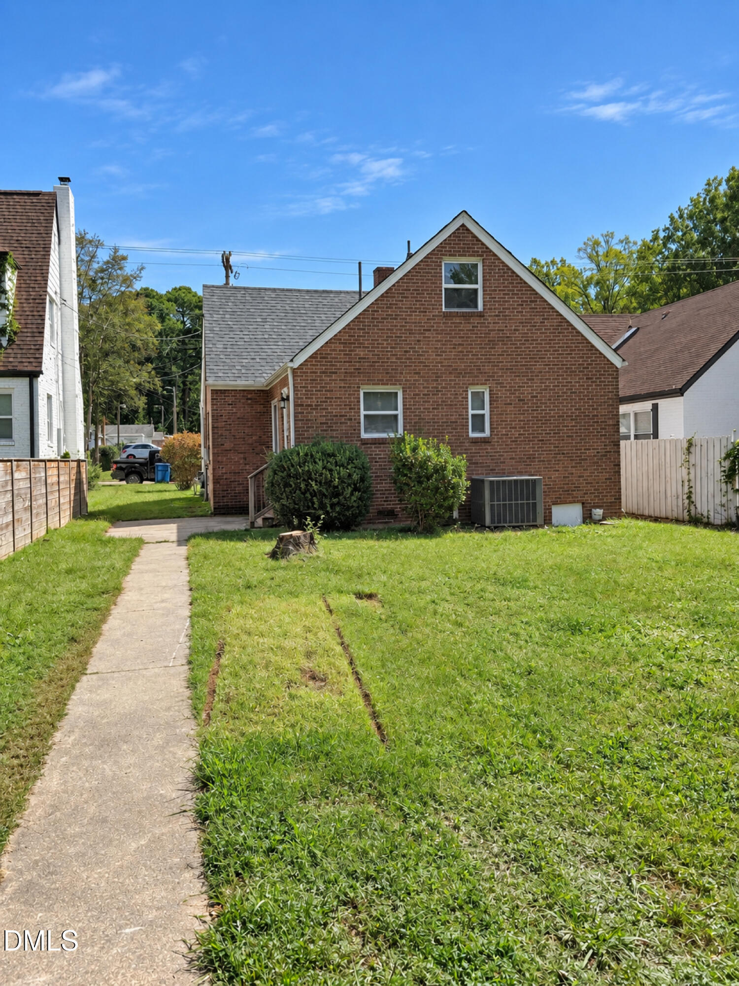 2705 N Roxboro Street Property Photo 19