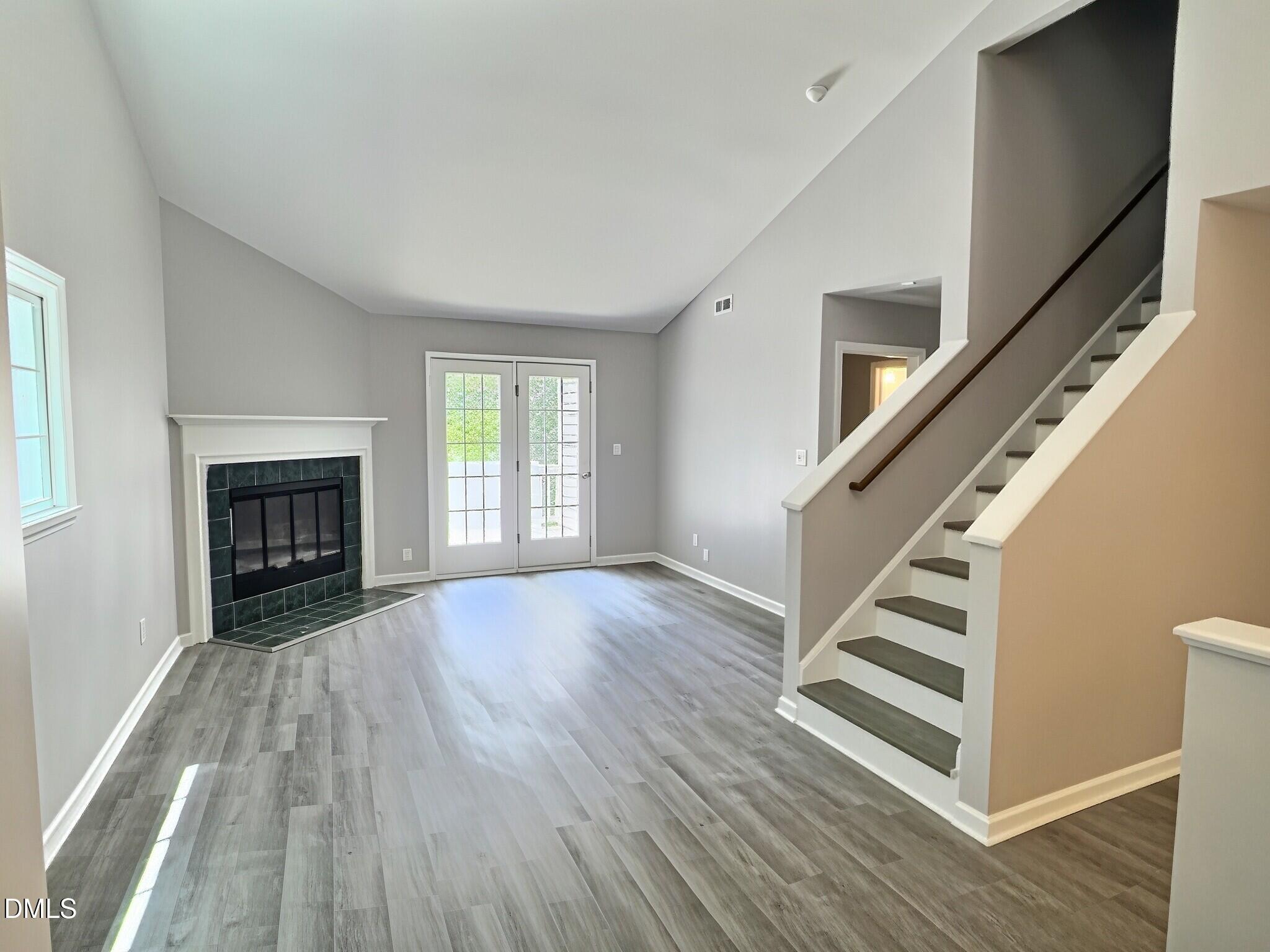 109 Weatherhill Point Property Photo 5