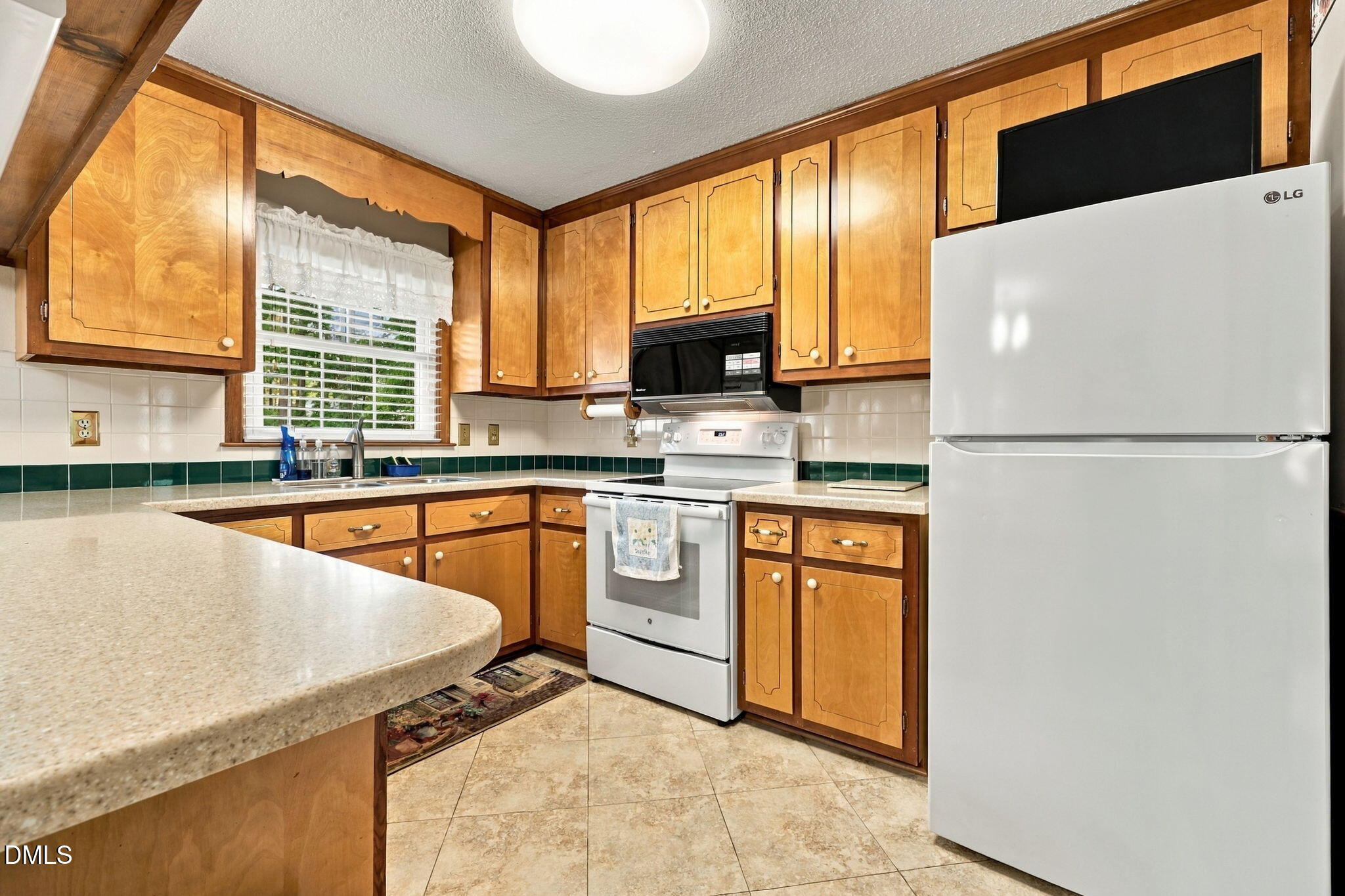 3911 Holder Road Property Photo 26