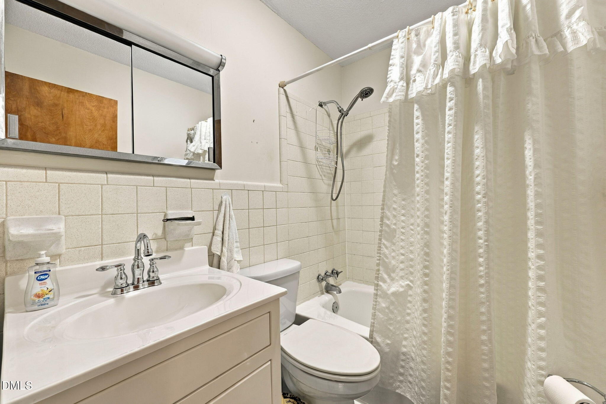 3911 Holder Road Property Photo 37