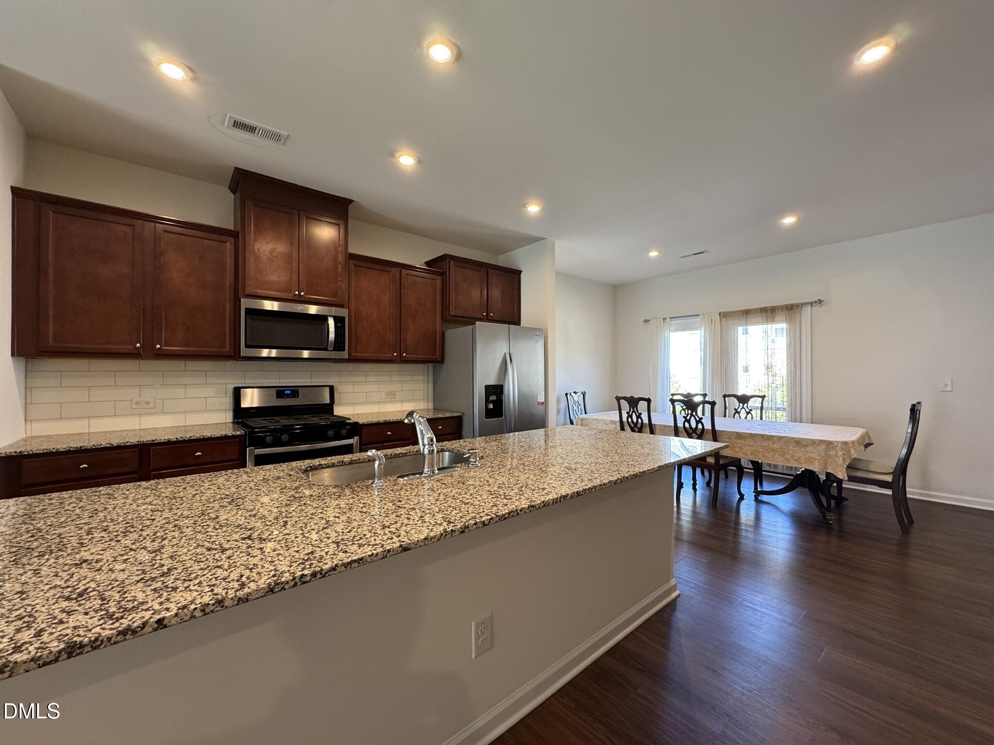 1046 Salt Glaze Lane Property Photo 7