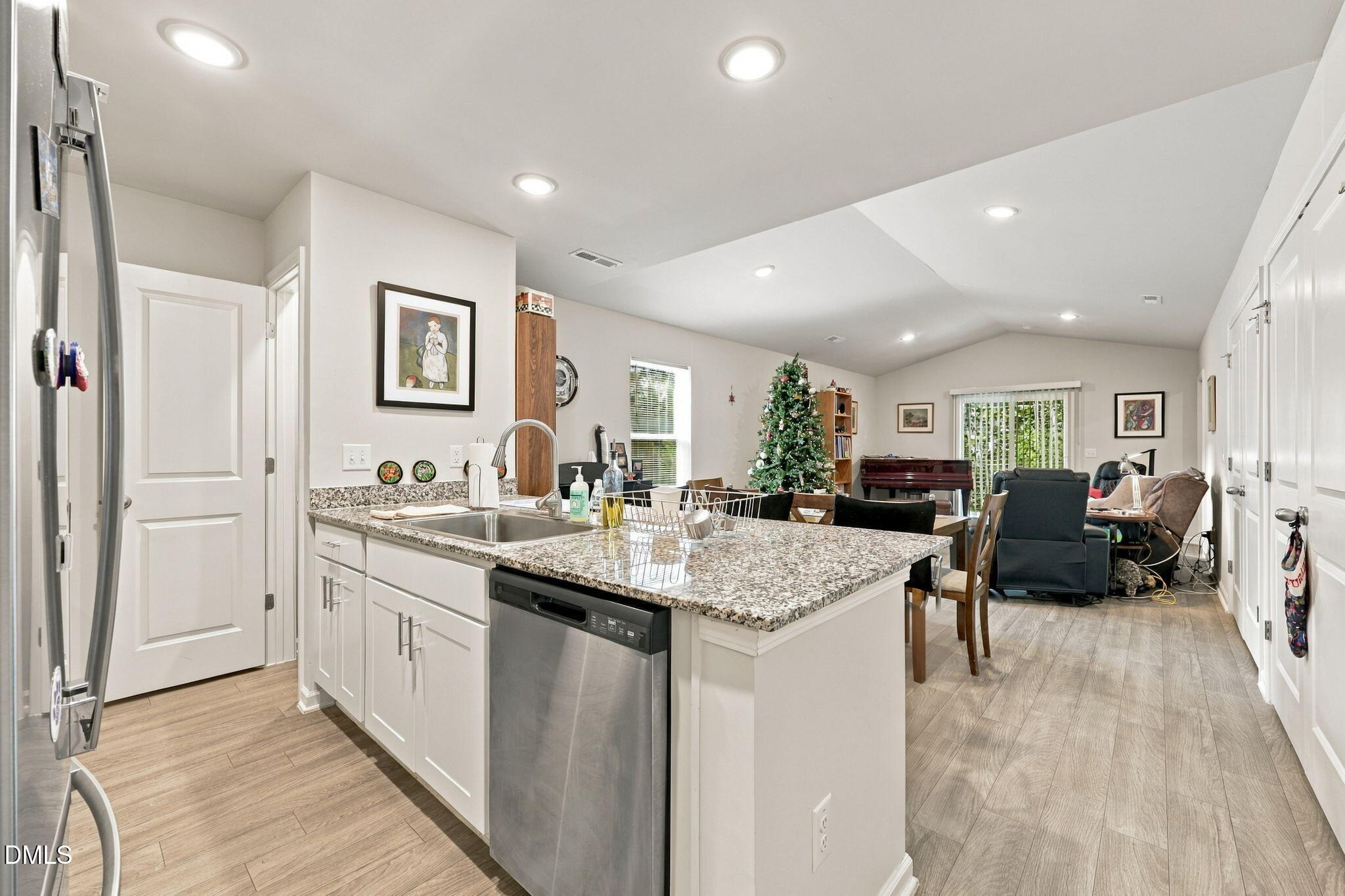 128 Somerset Drive Property Photo 1
