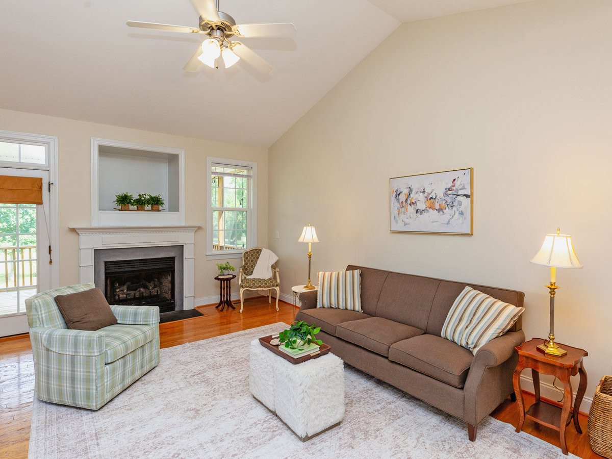 75 Glen Oaks Drive Property Photo 4