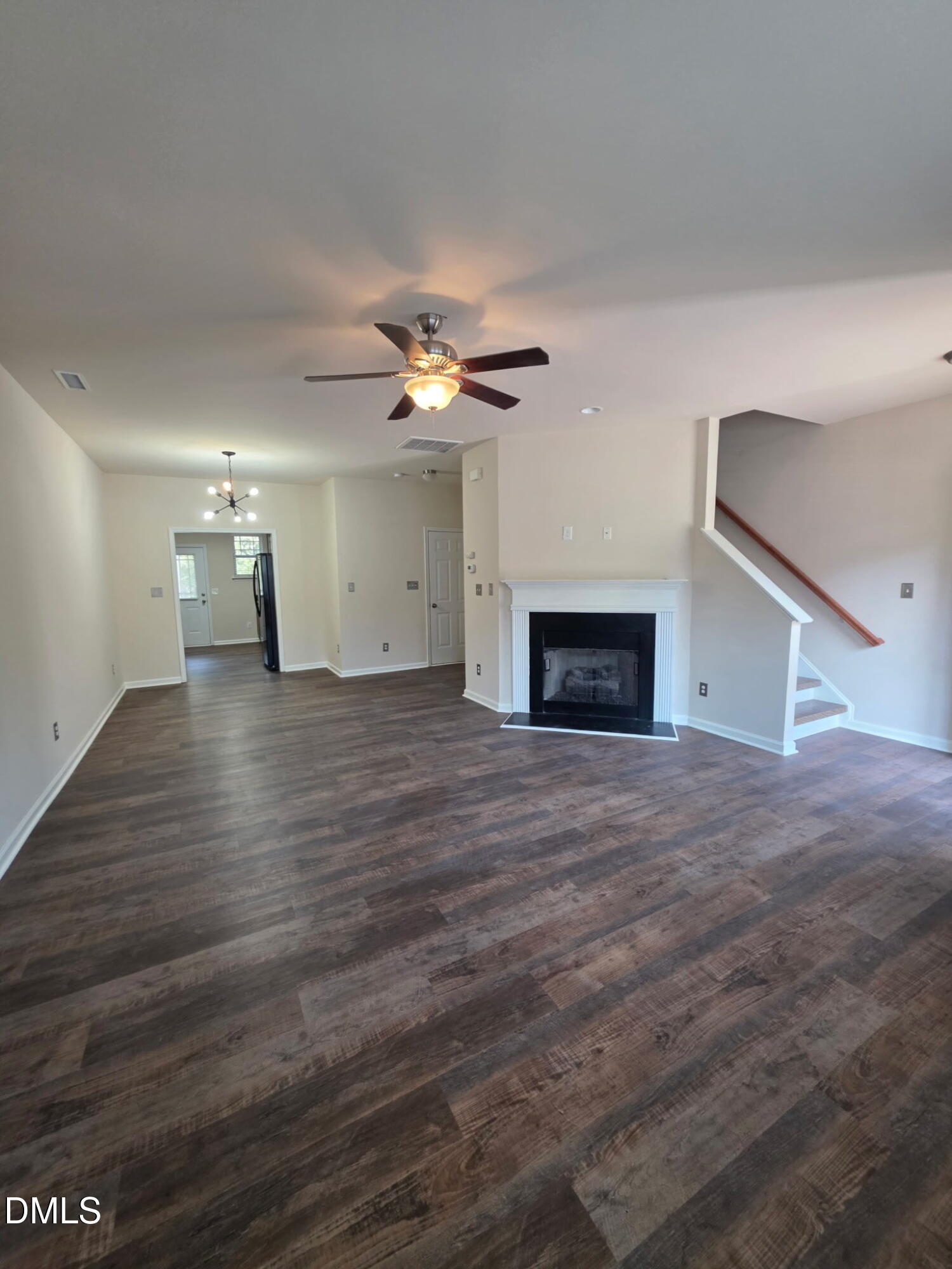 806 Carpenter Glenn Drive Property Photo 3