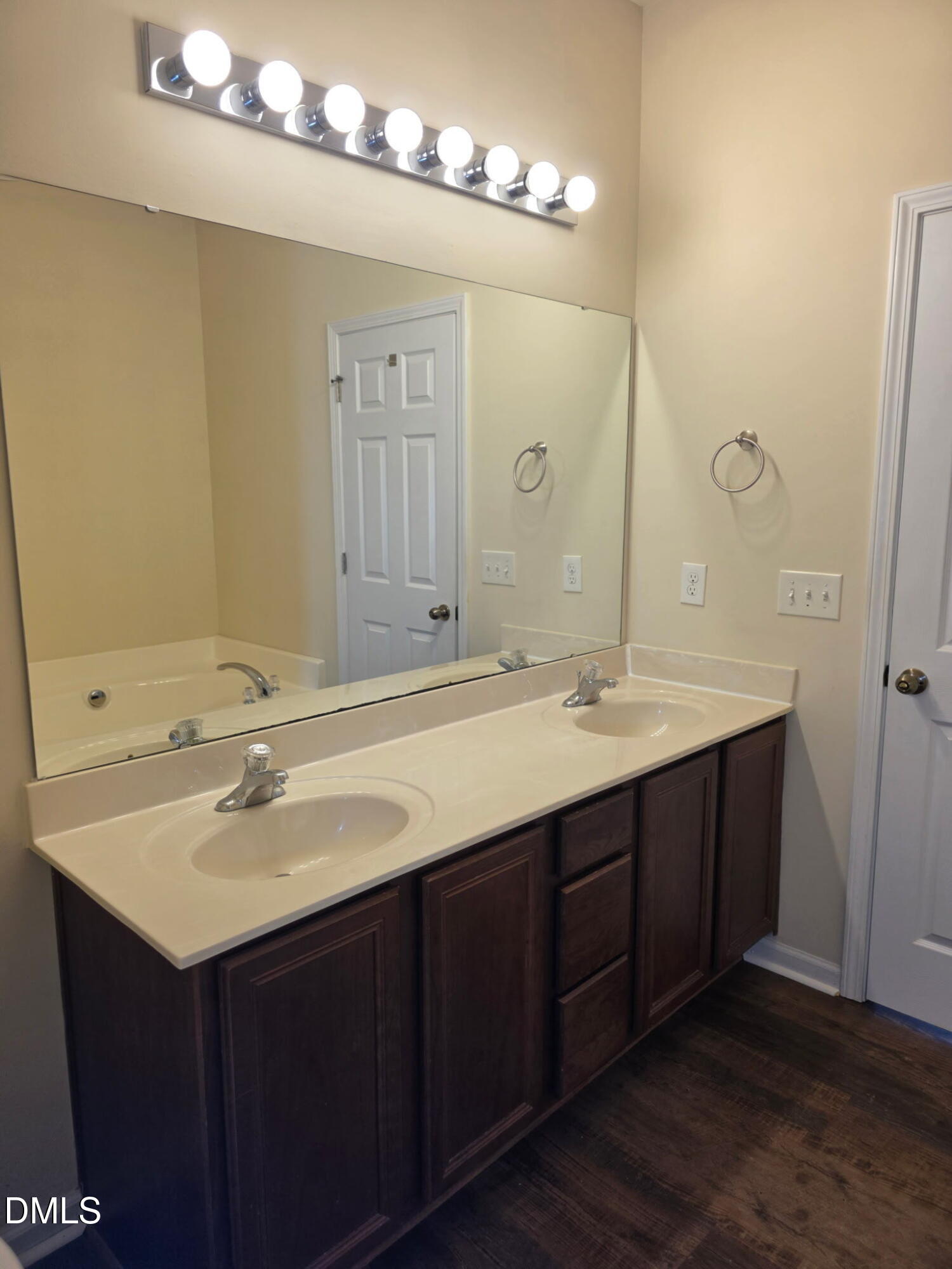 806 Carpenter Glenn Drive Property Photo 18