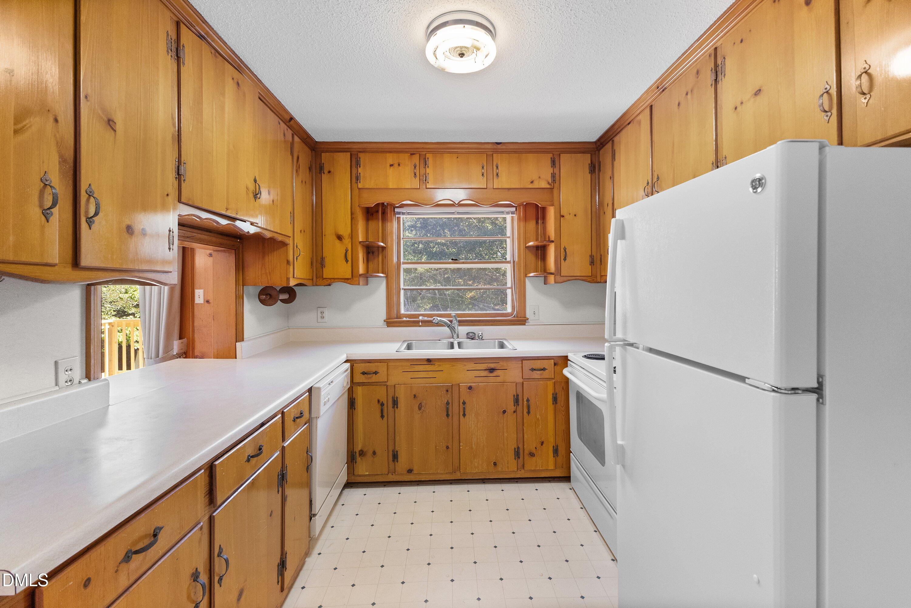 200 Avery Street Property Photo 10