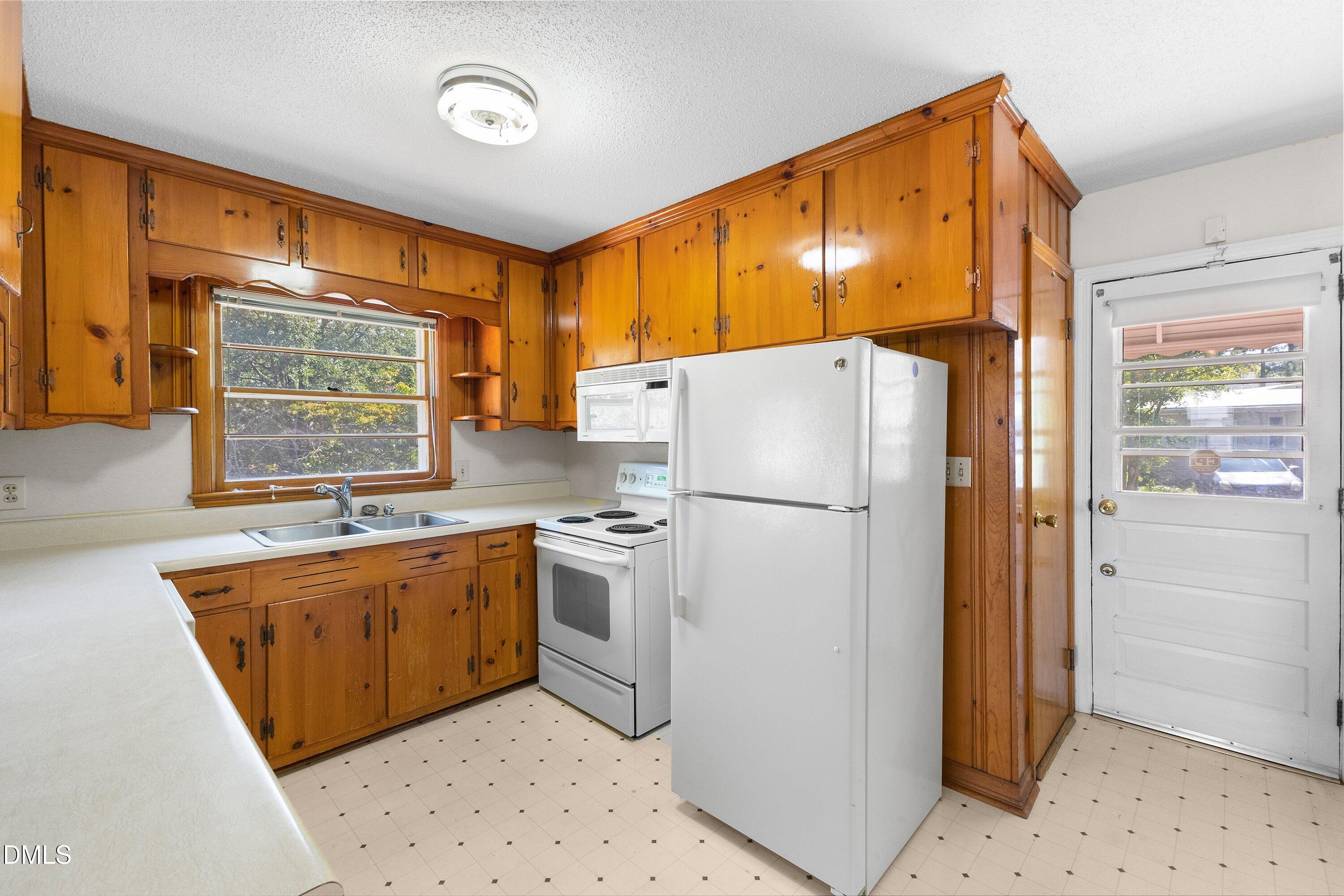 200 Avery Street Property Photo 13