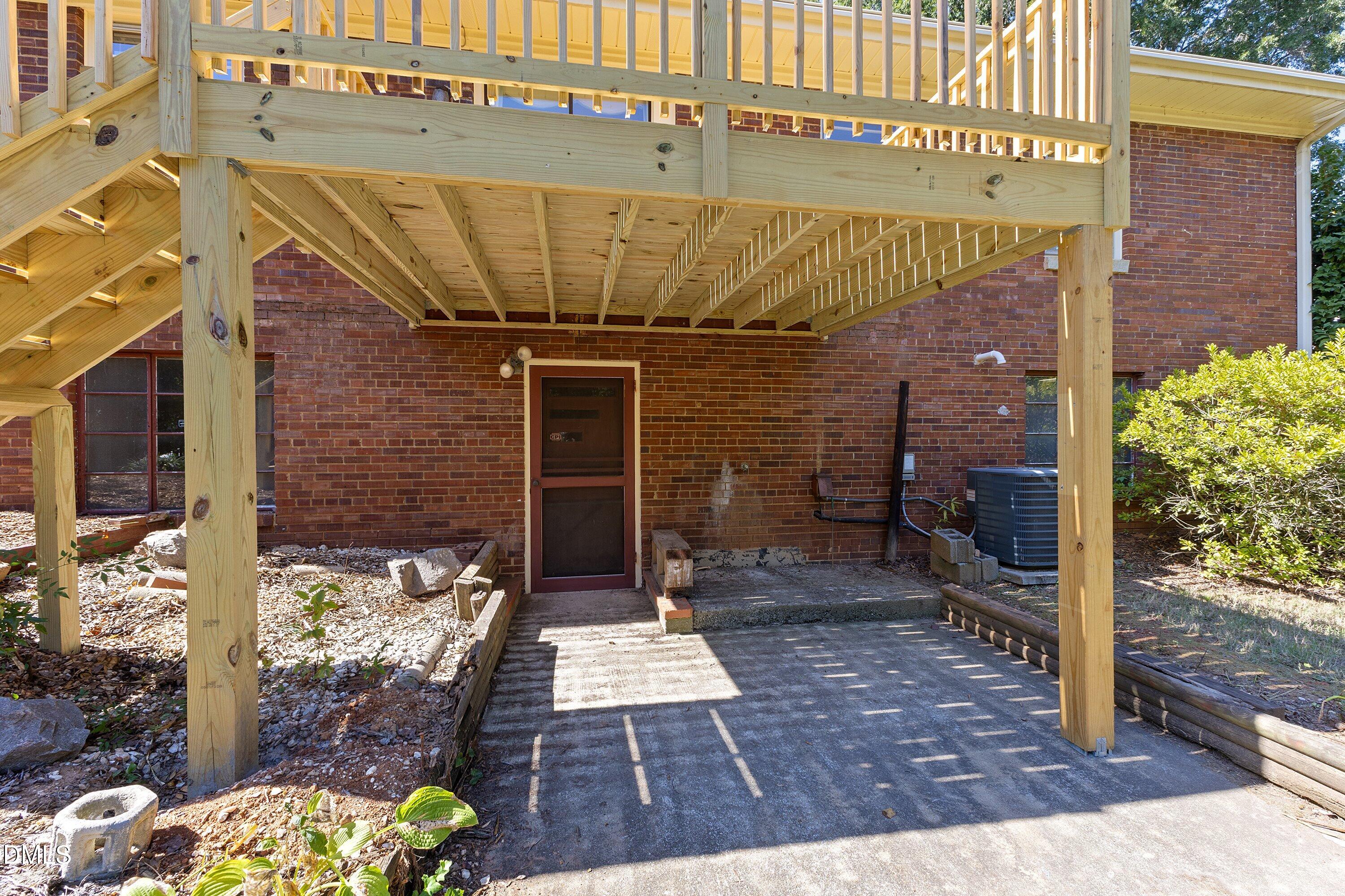200 Avery Street Property Photo 27