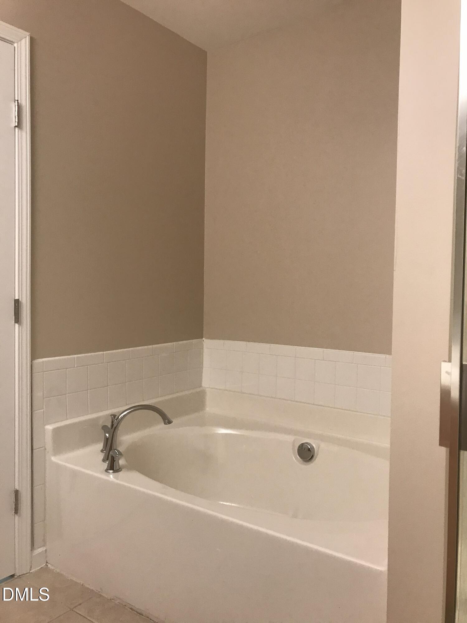 9807 Castain Drive Property Photo 18