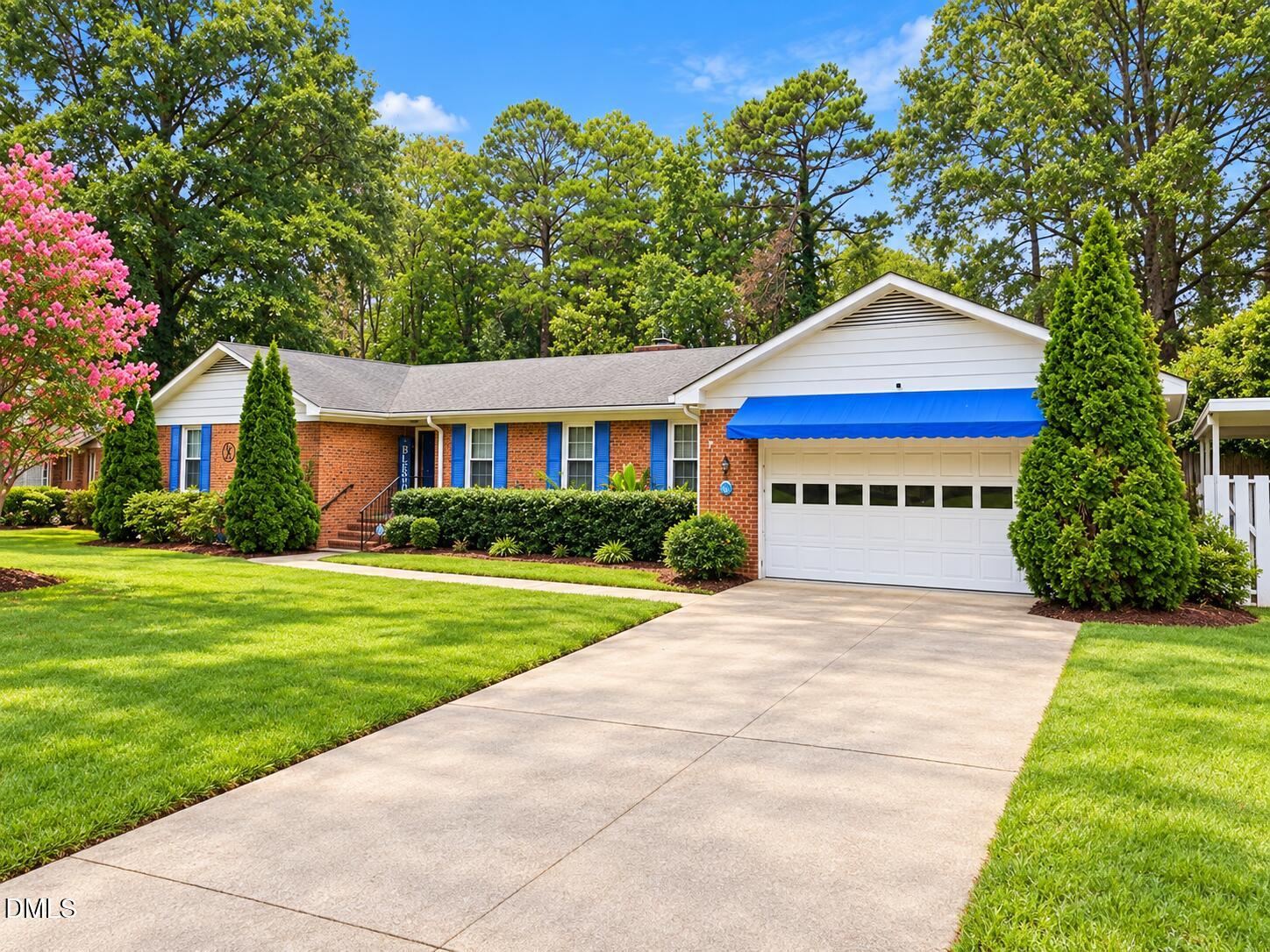 105 Brentwood Drive N Property Photo 1