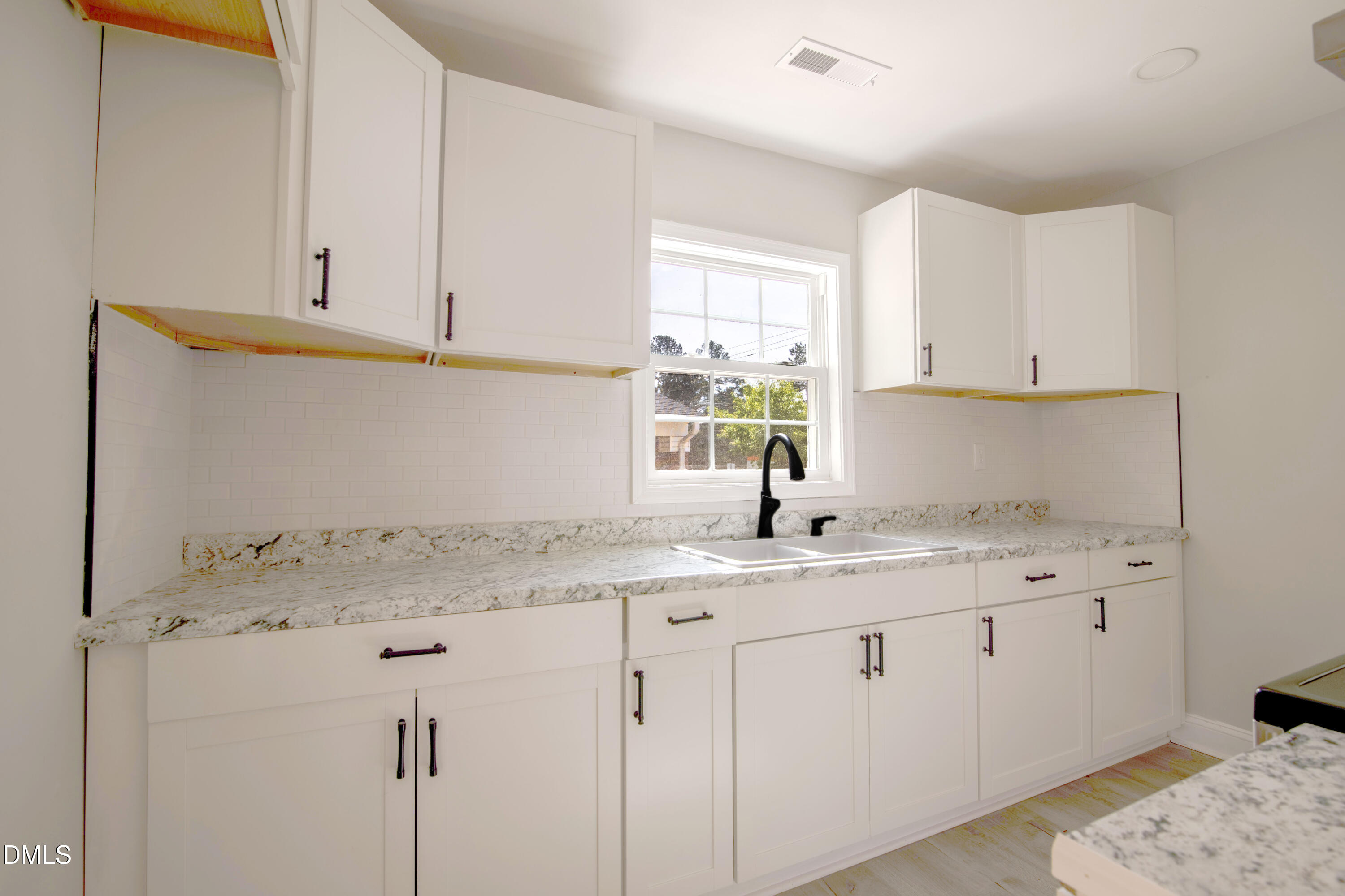 1302 Westwood Avenue W Property Photo 4