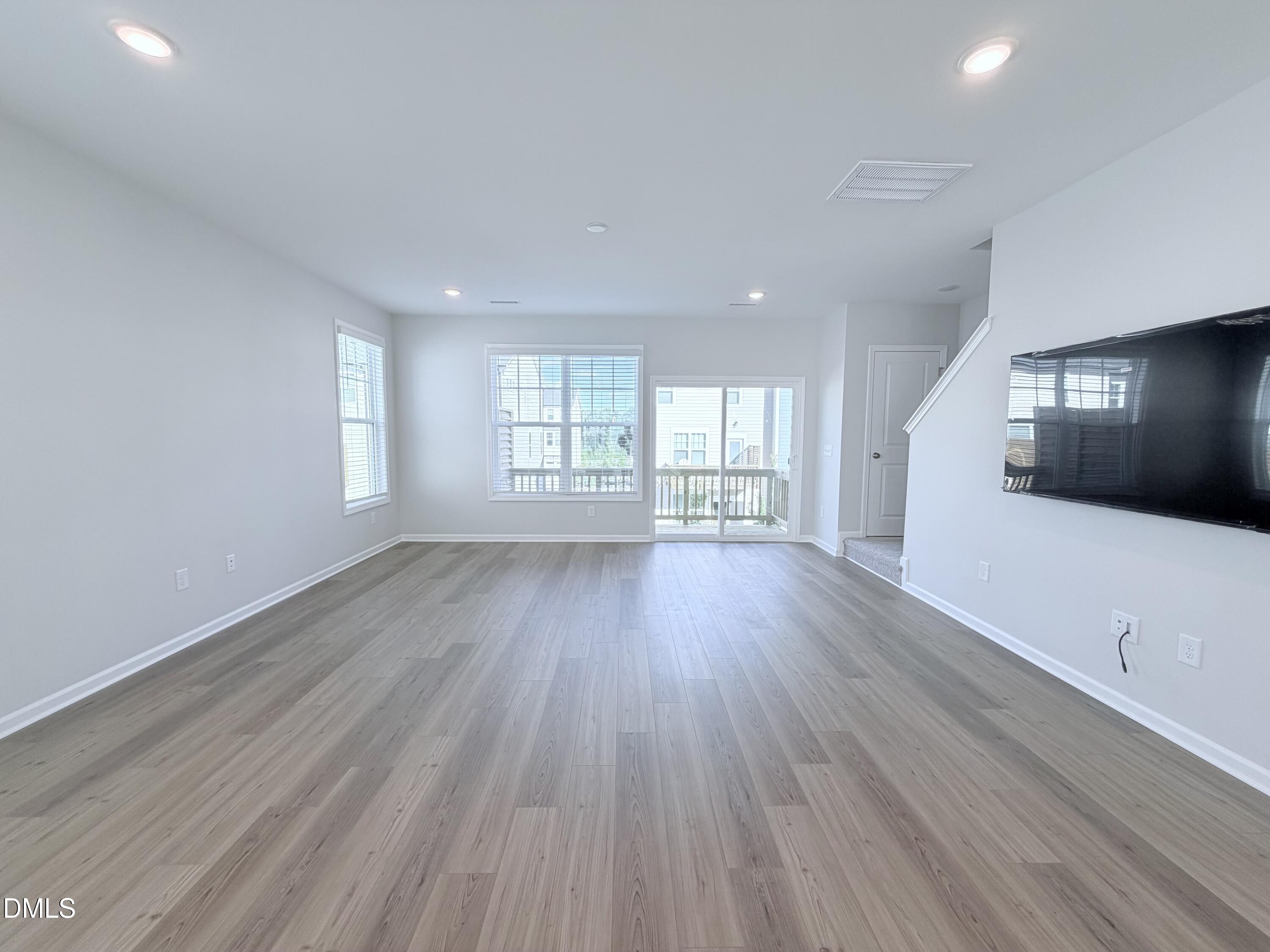 9045 Hazy Jade Way Property Photo 5