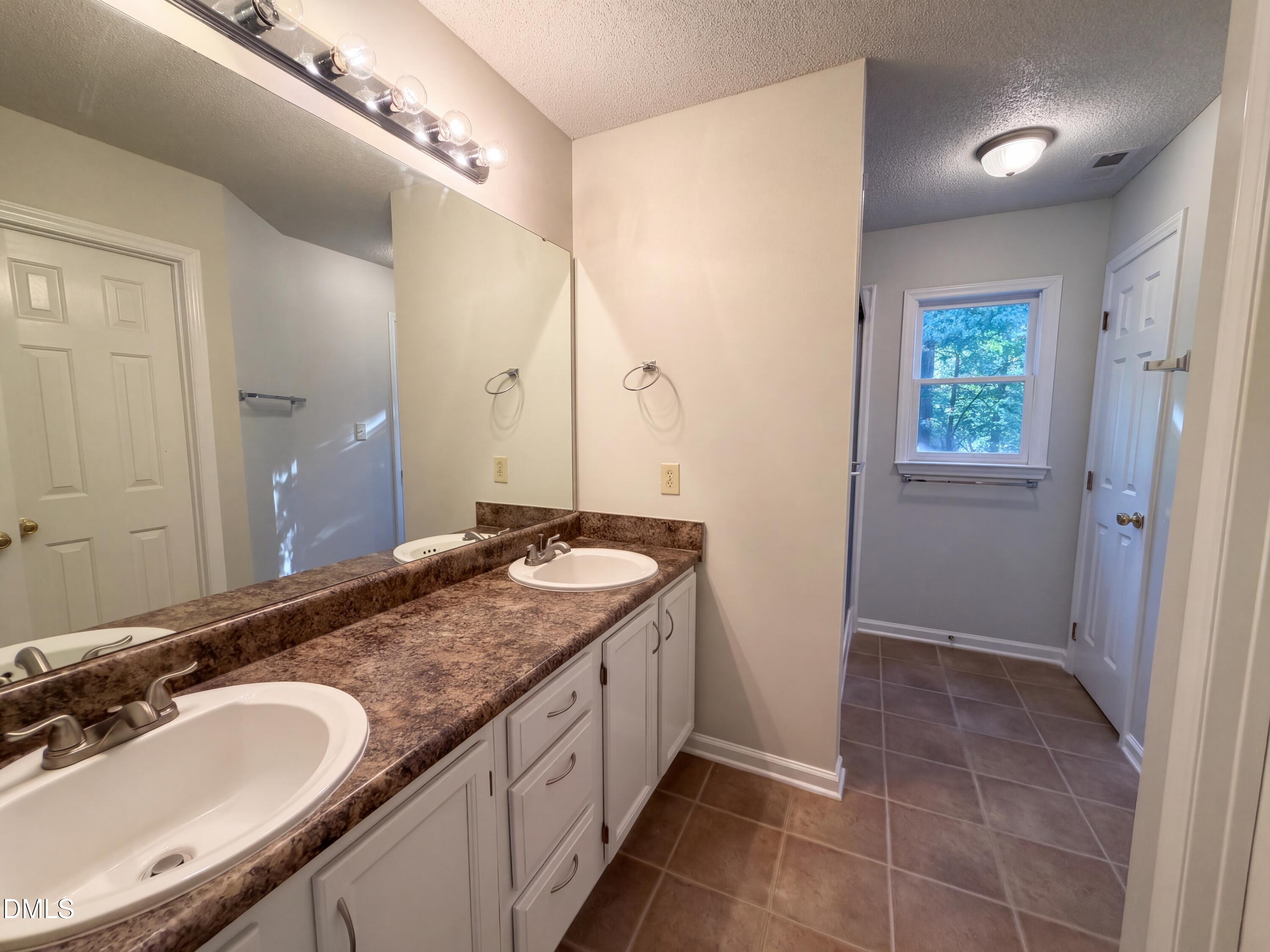 8 Big Bluff Place Property Photo 12