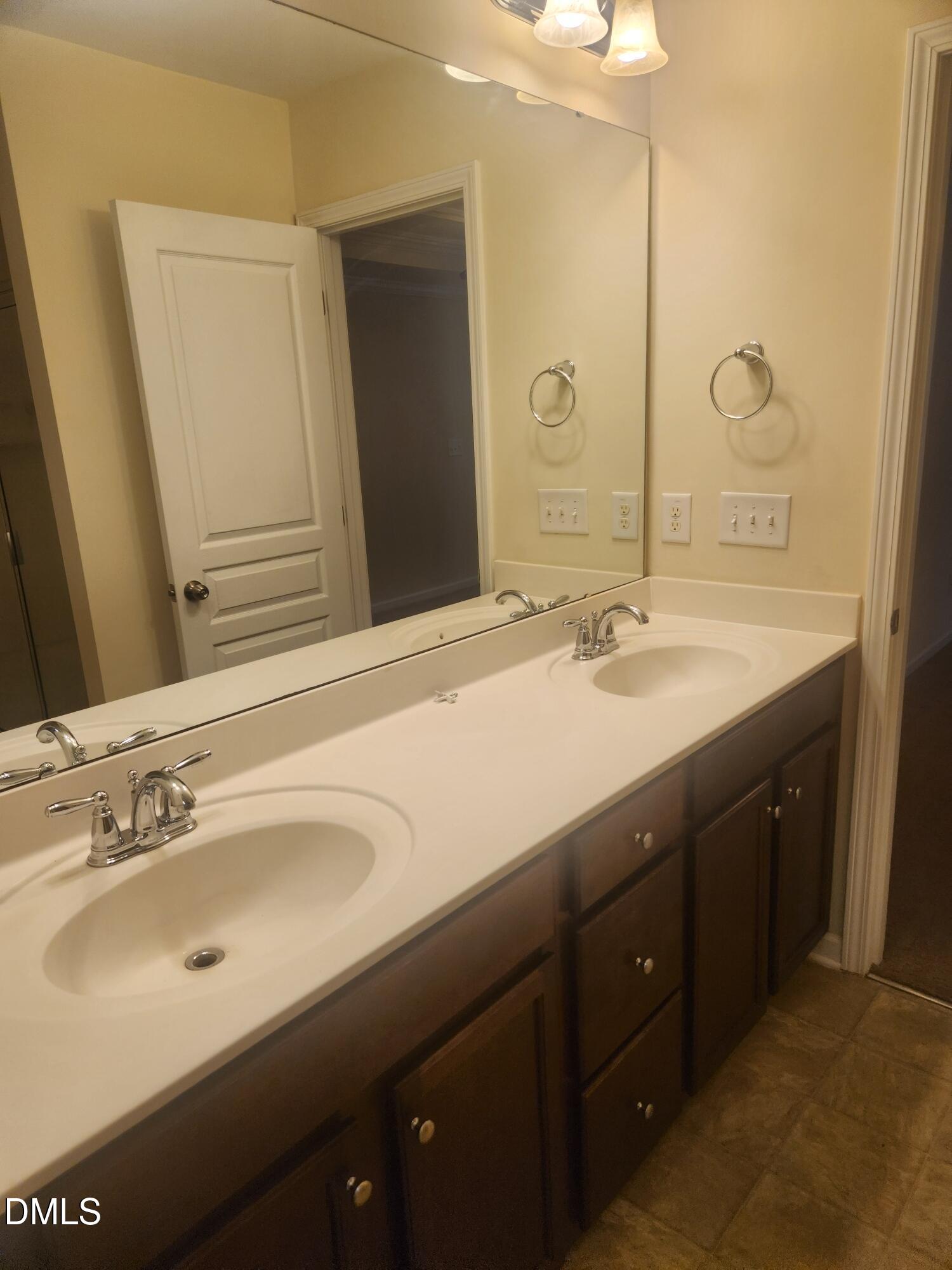 310 Elfin Boulevard Property Photo 8