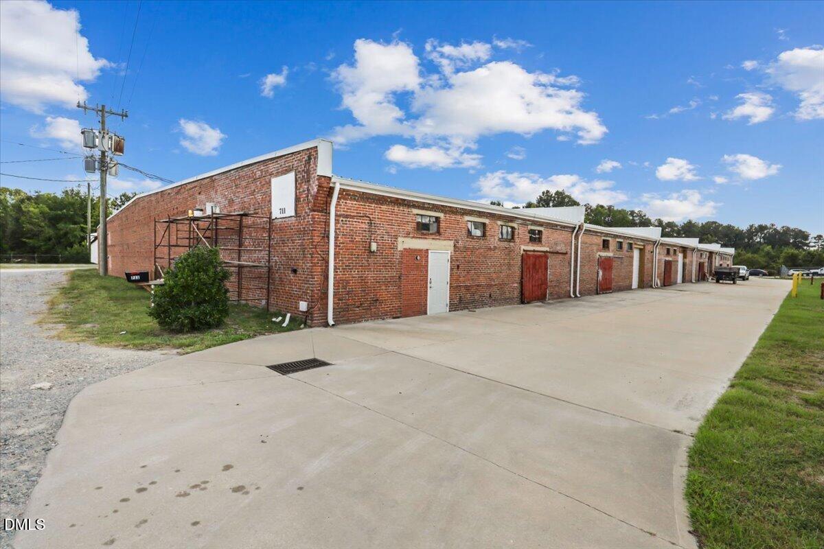 711 E Rose Street Property Photo 4