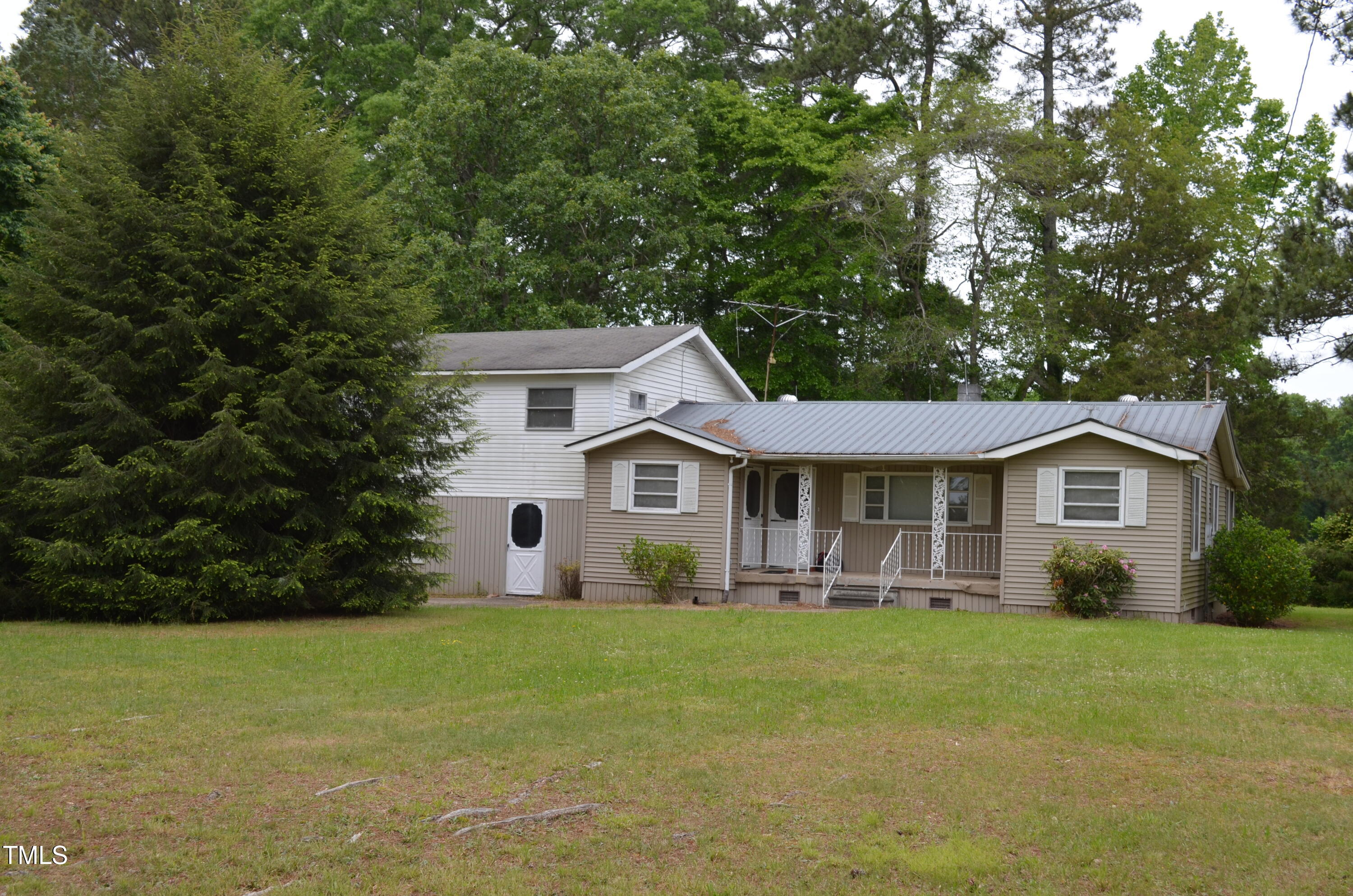 3786 Airport Road Property Photo 8
